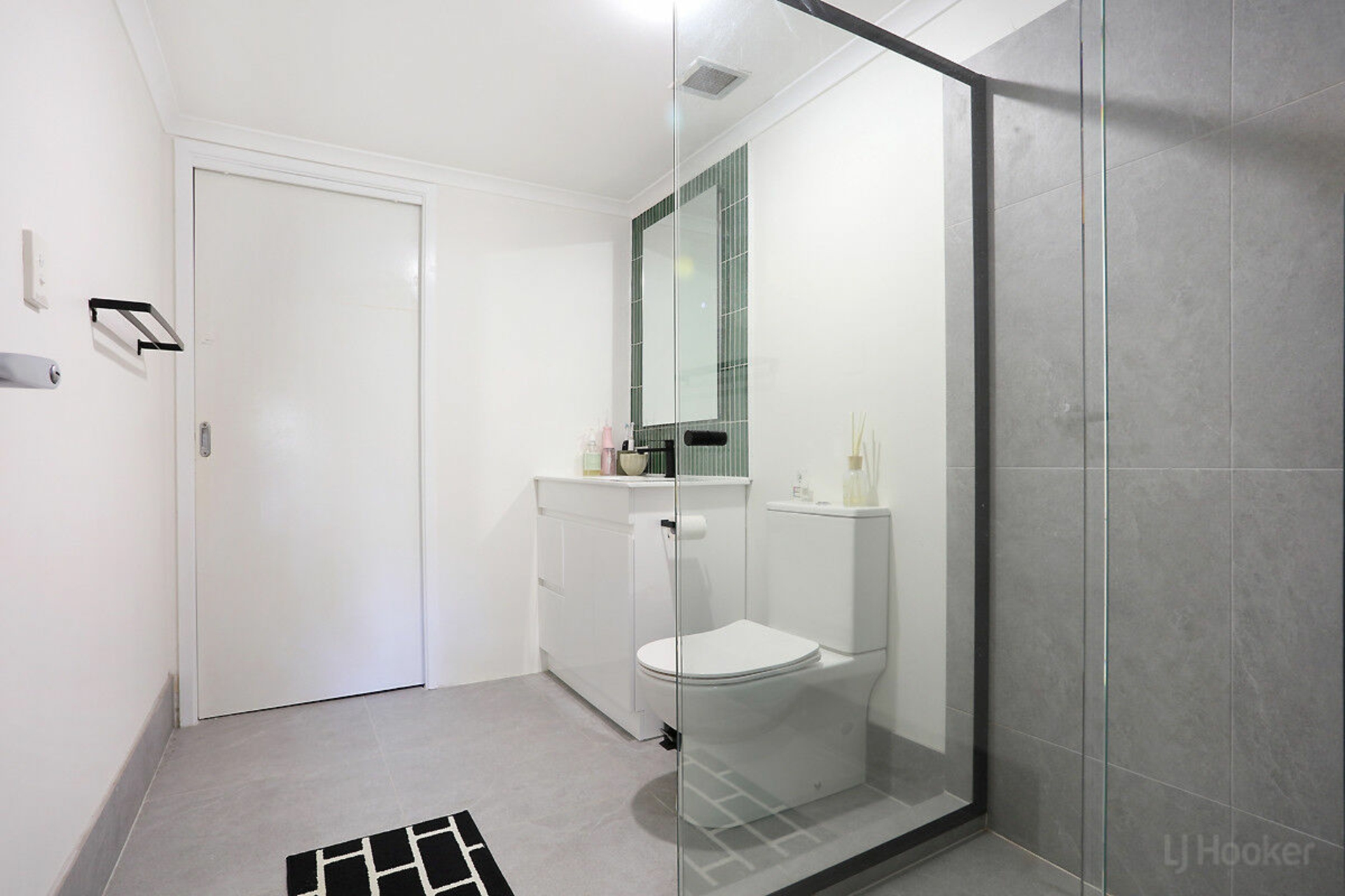 23/272 Oxley Drive — photo 6 of 21