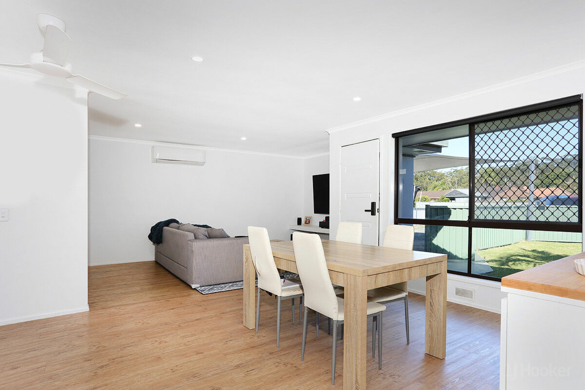 2/102 Kangaroo Avenue — photo from LJ Hooker Paradise Point