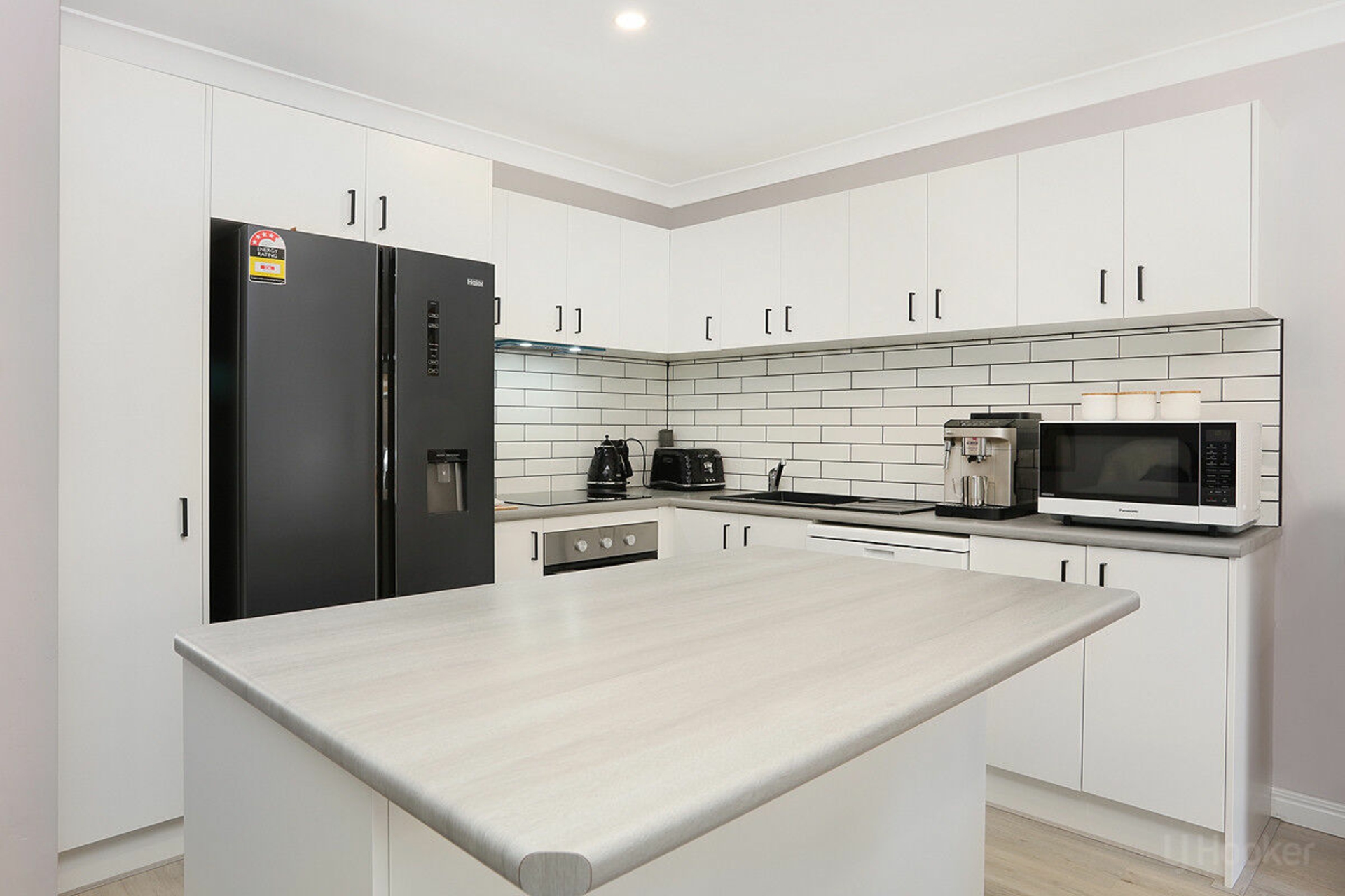 3/20 Huth Street — photo 3 of 27