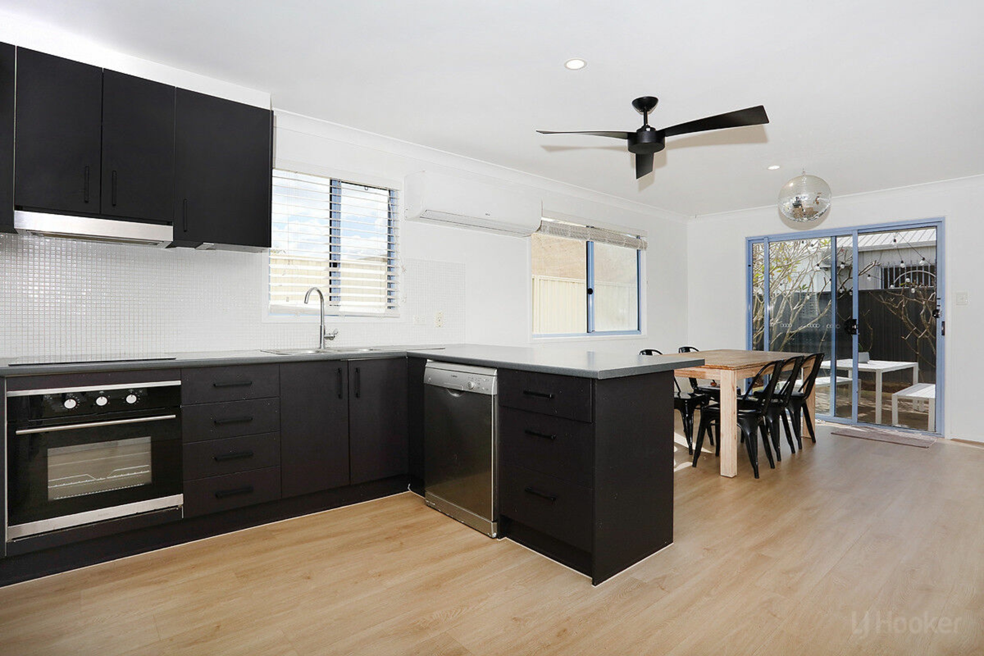 2/5 Nevenia Street — photo 3 of 21
