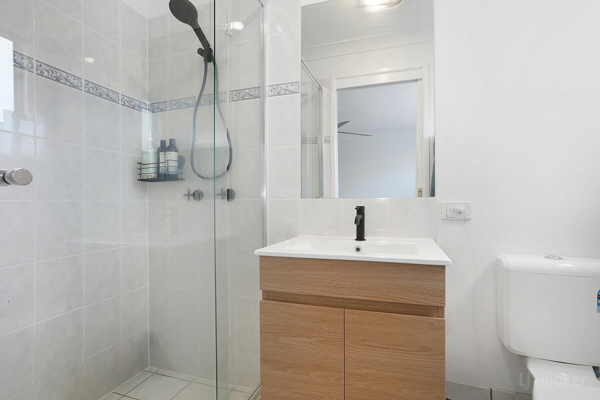 2/5 Nevenia Street — photo 6 of 21