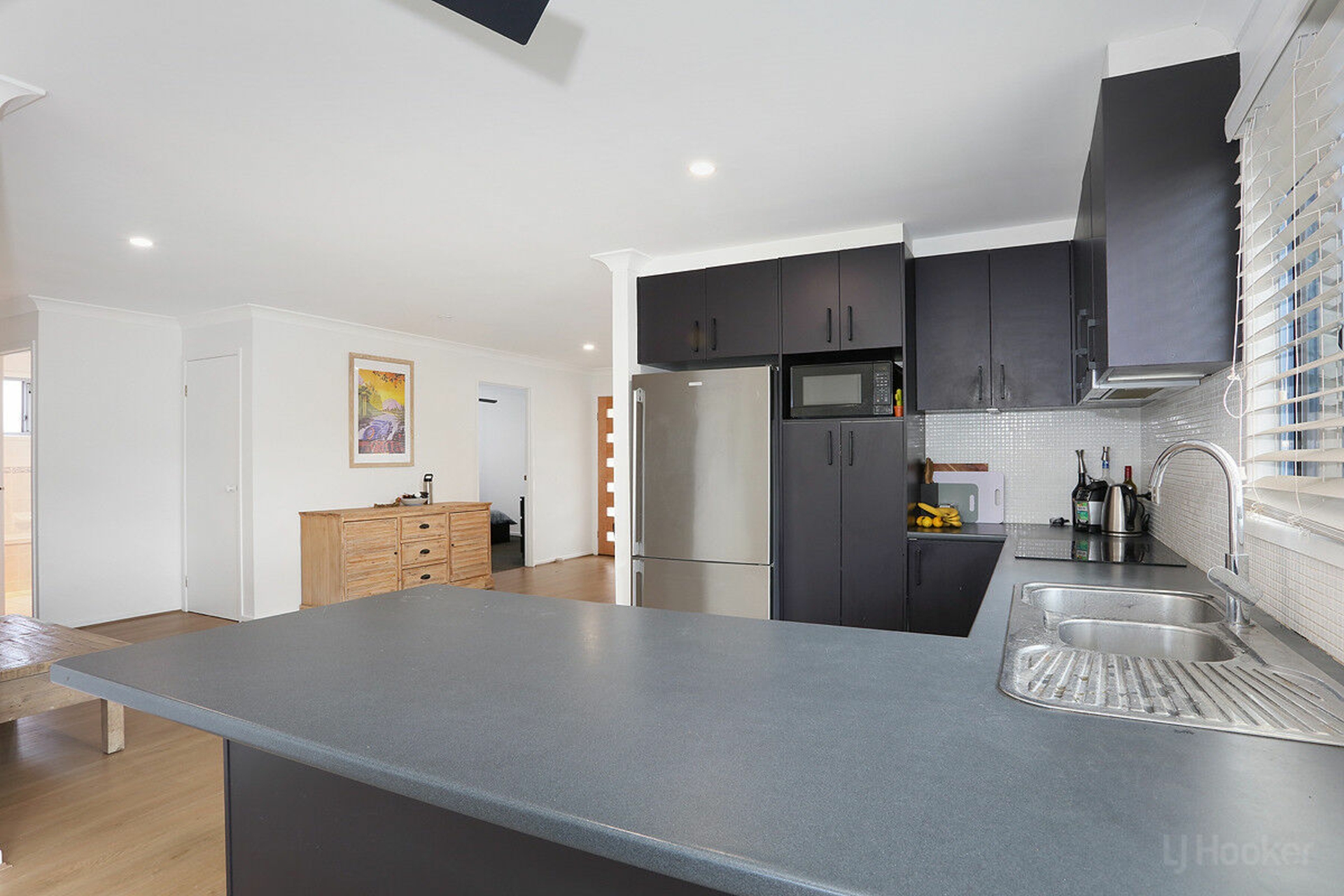 2/5 Nevenia Street — photo 15 of 21