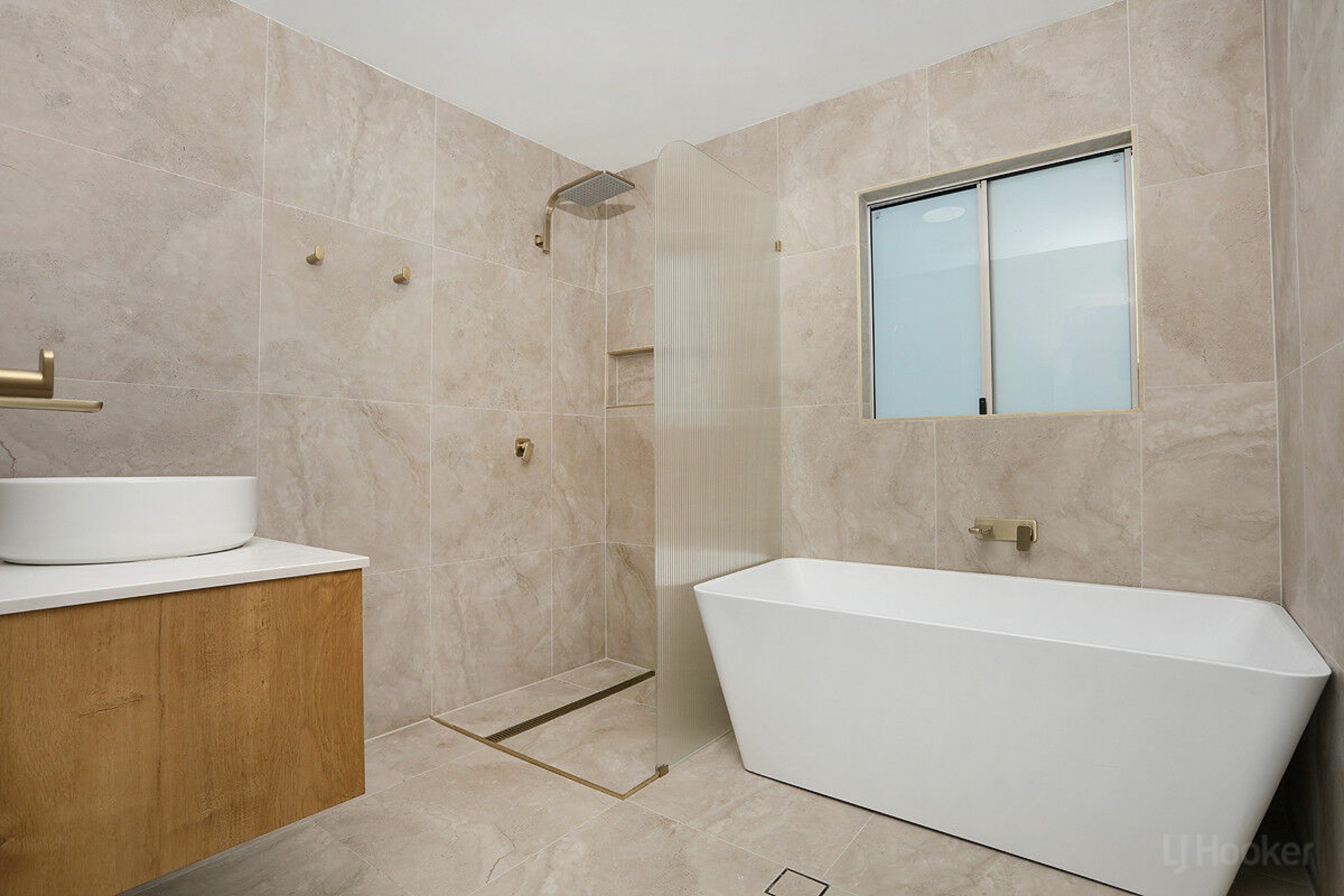 24 Hollywell Road — photo 4 of 30