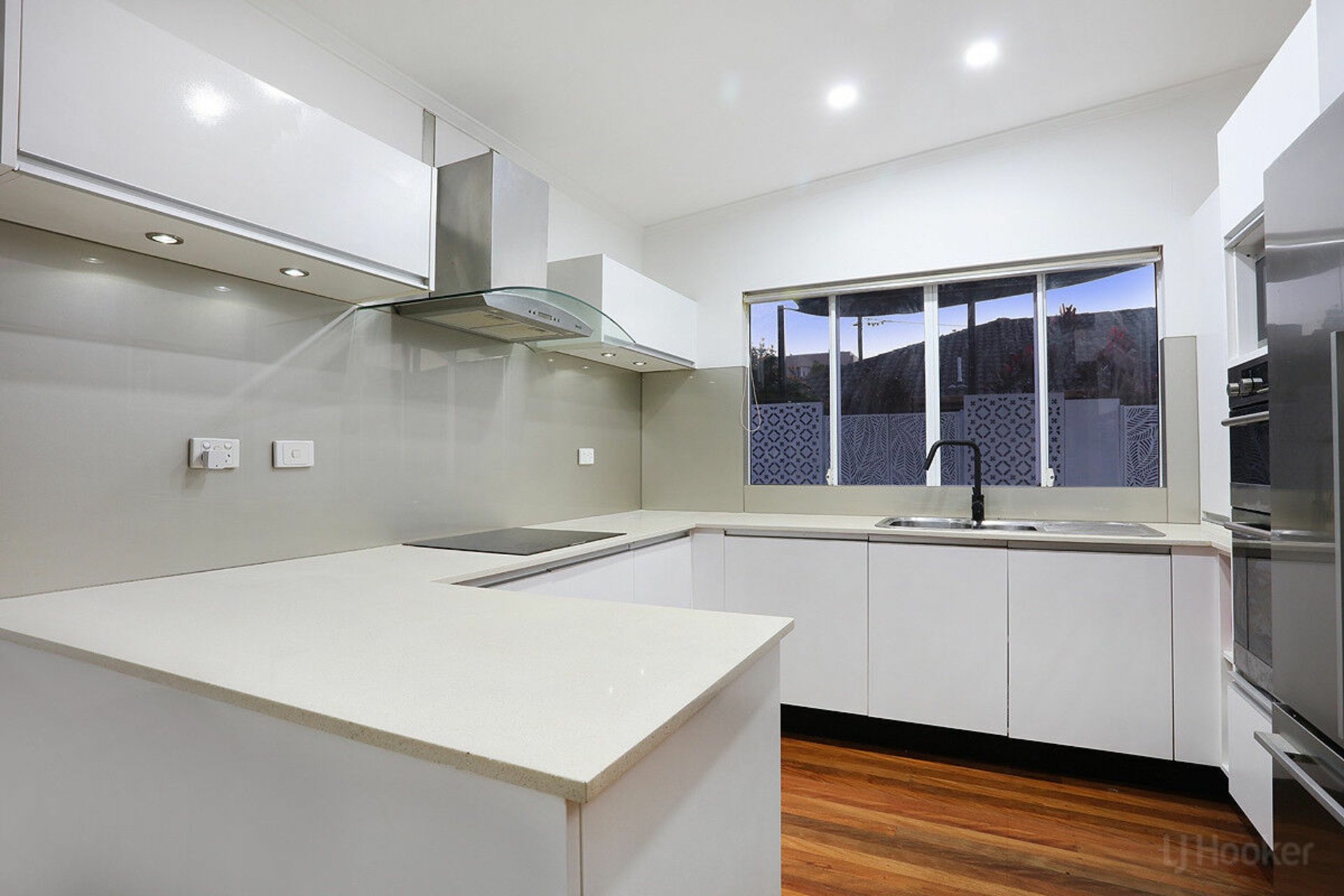 24 Hollywell Road — photo 12 of 30