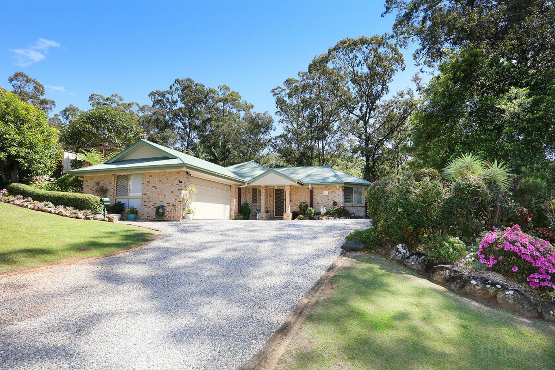 5-7 Eden Park Court — photo 2 of 30