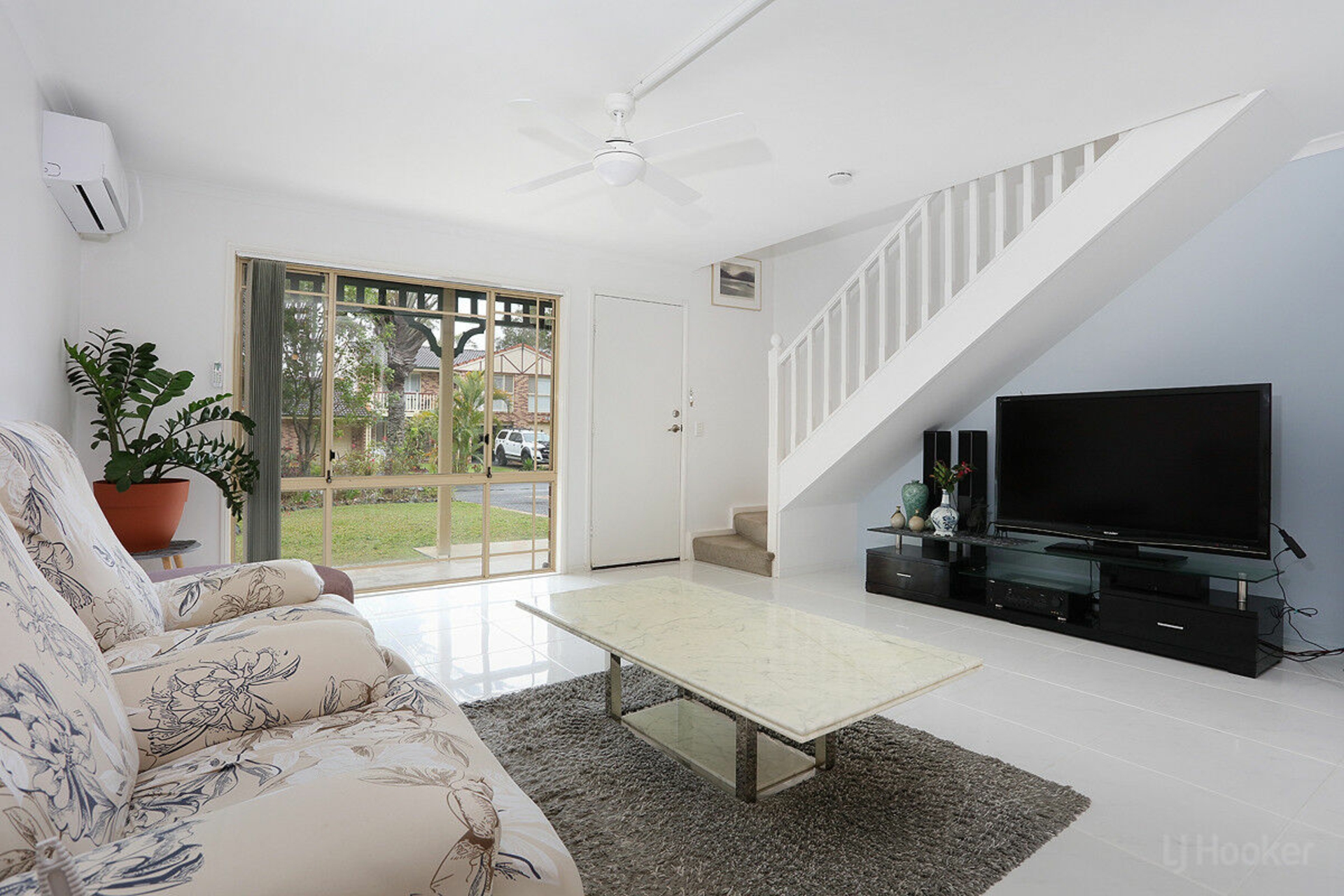 22/402 Pine Ridge Road — photo 7 of 27