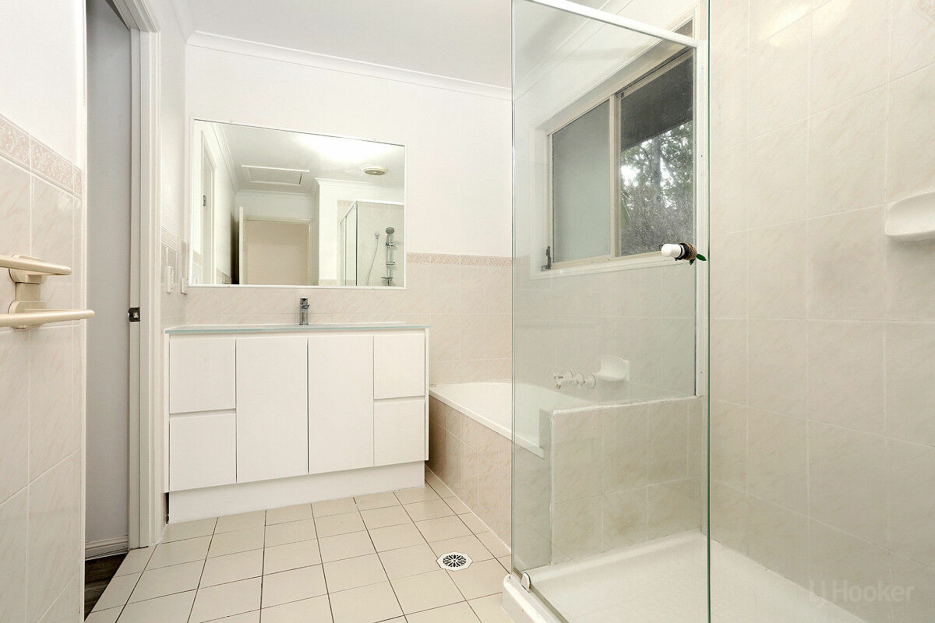 22/402 Pine Ridge Road — photo 16 of 27