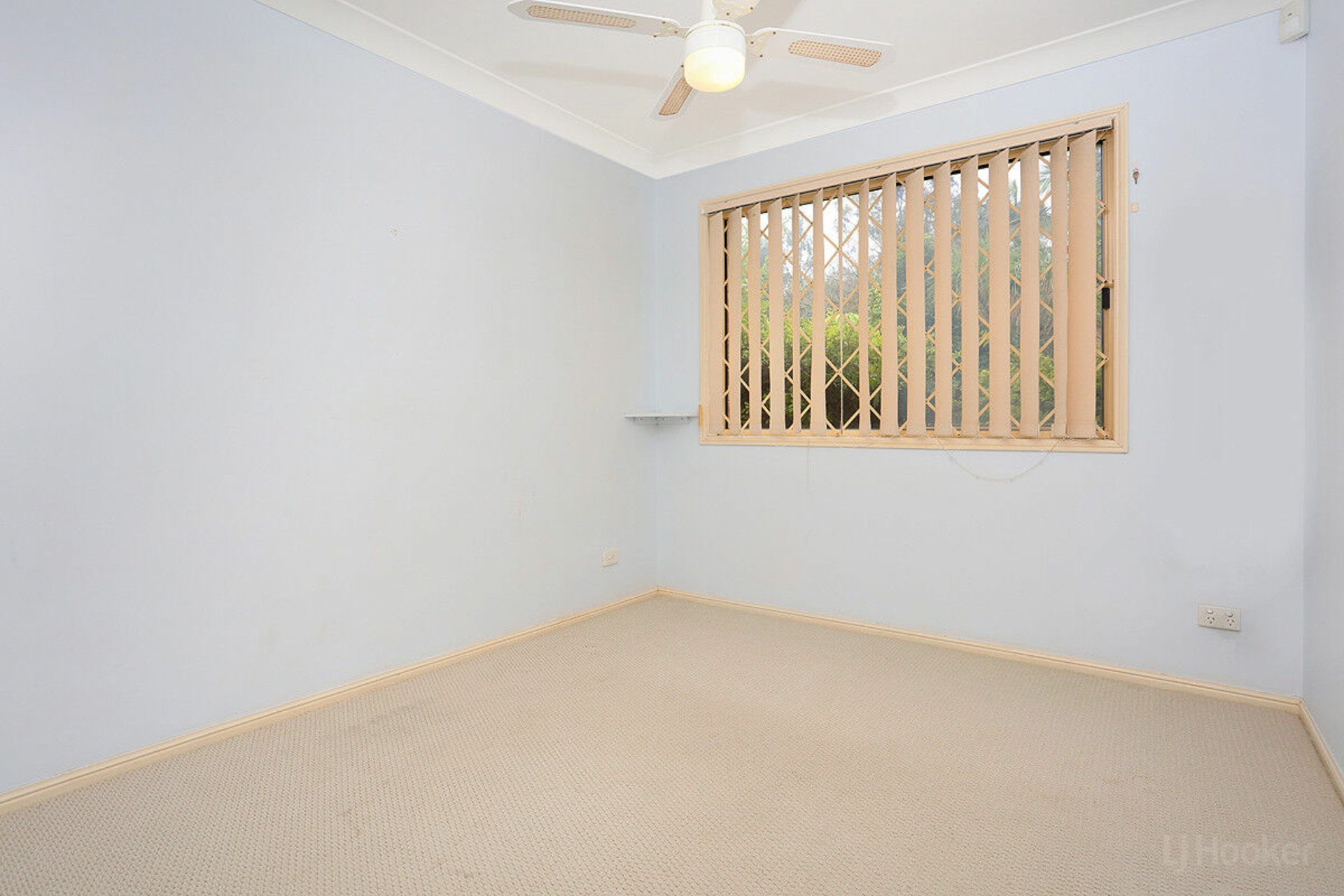 10/482 Pine Ridge Road — photo 5 of 28