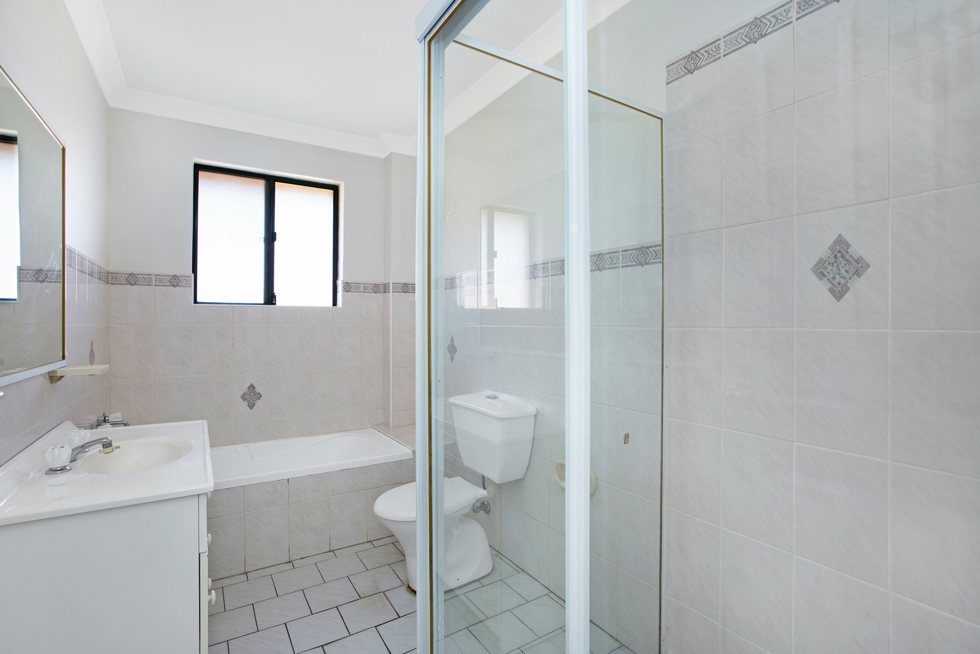 2/39 York Street — photo 3 of 4