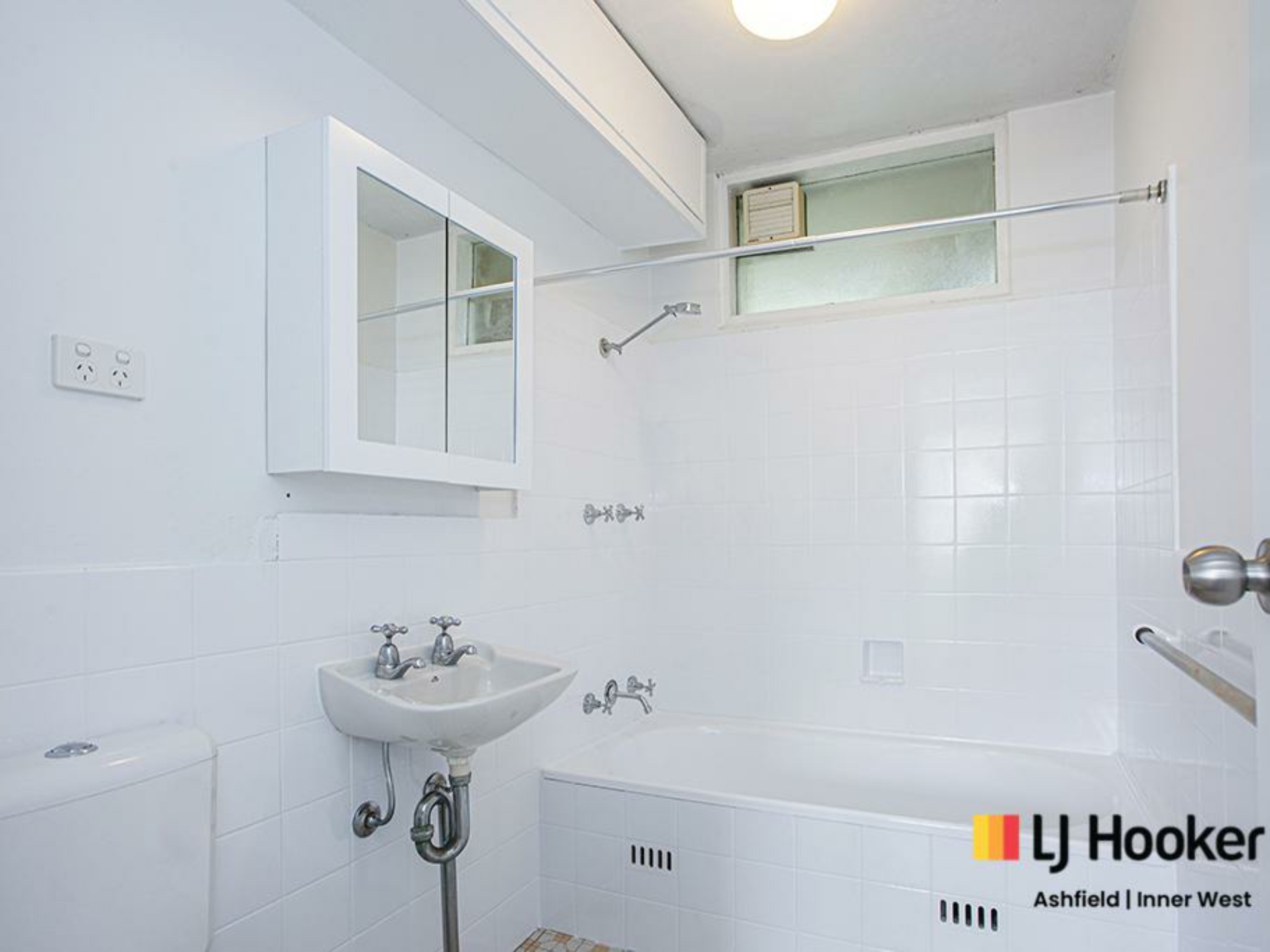 15/8 Brunswick Parade, ASHFIELD