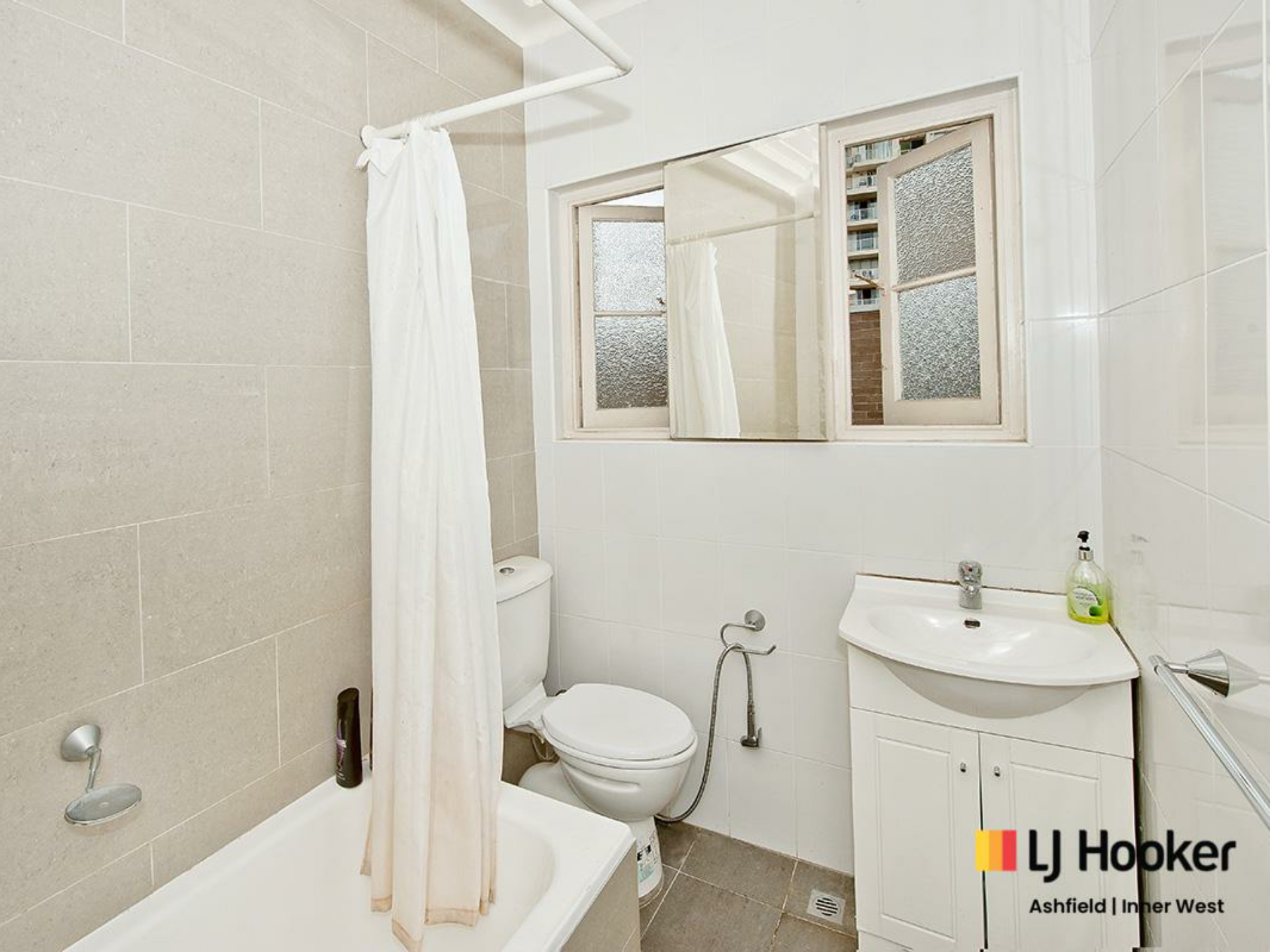 4/5 The Esplanade, ASHFIELD