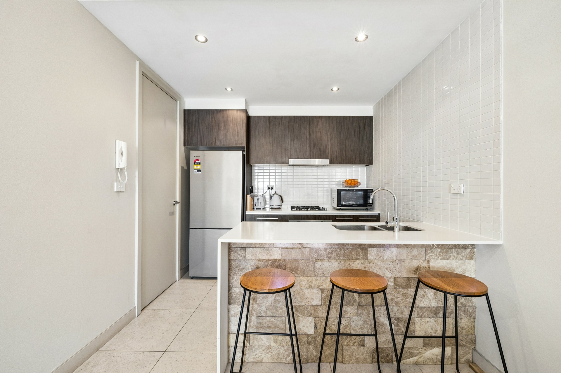 15/1-11 Canterbury Road — photo 3 of 13