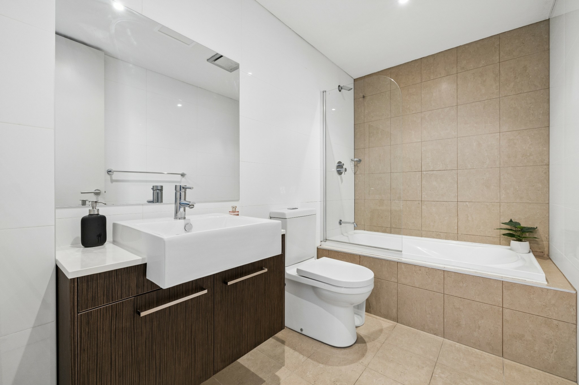 15/1-11 Canterbury Road — photo 9 of 13