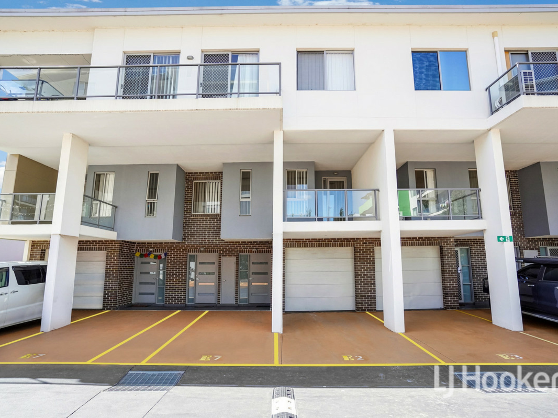 2/8E Myrtle Street Prospect NSW