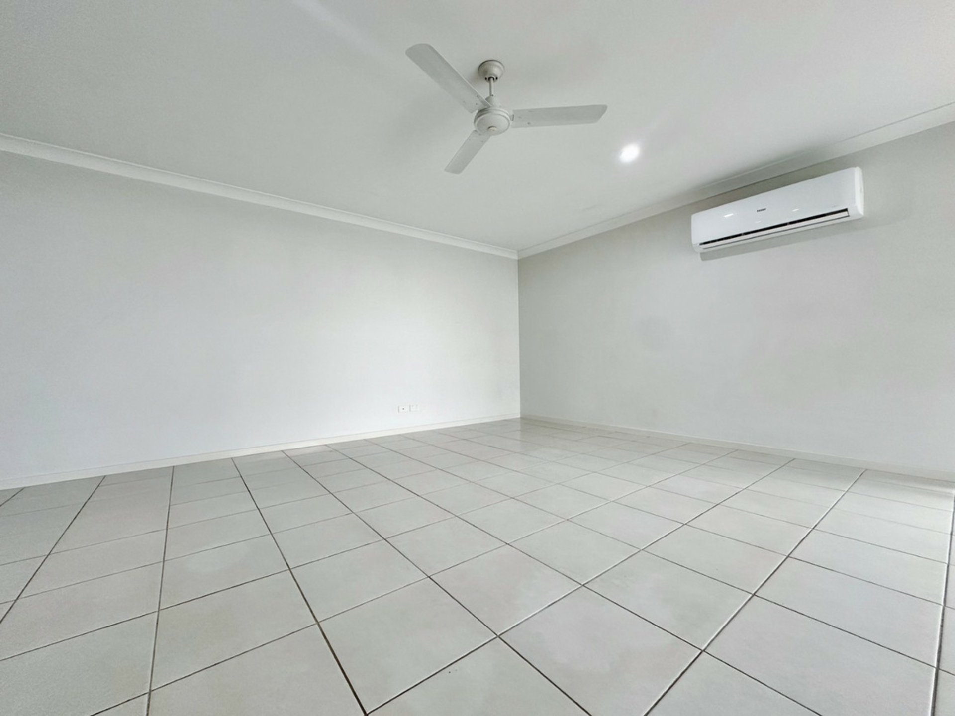 24 Bluestone Drive, GLENMORE PARK