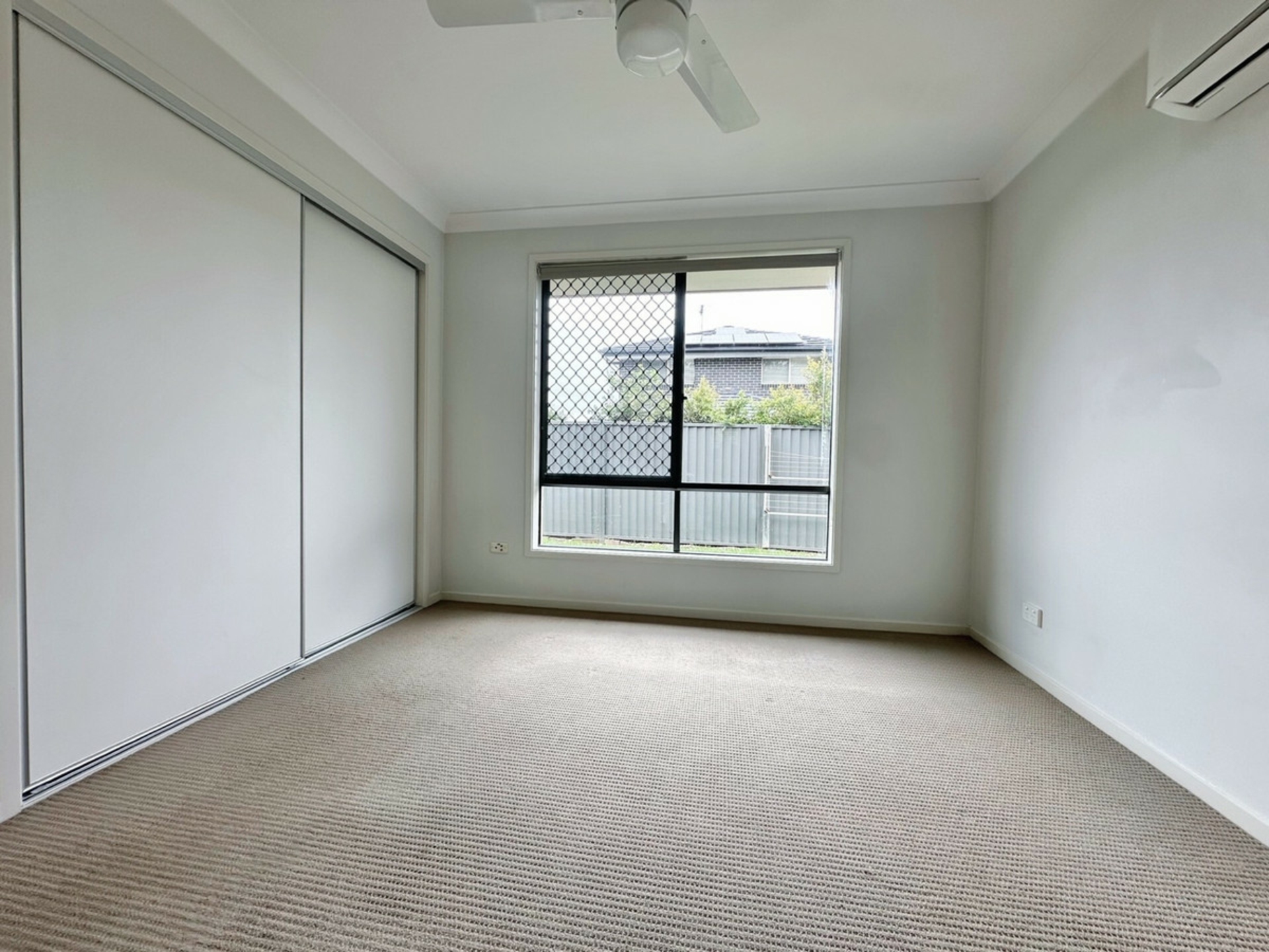 24 Bluestone Drive, GLENMORE PARK