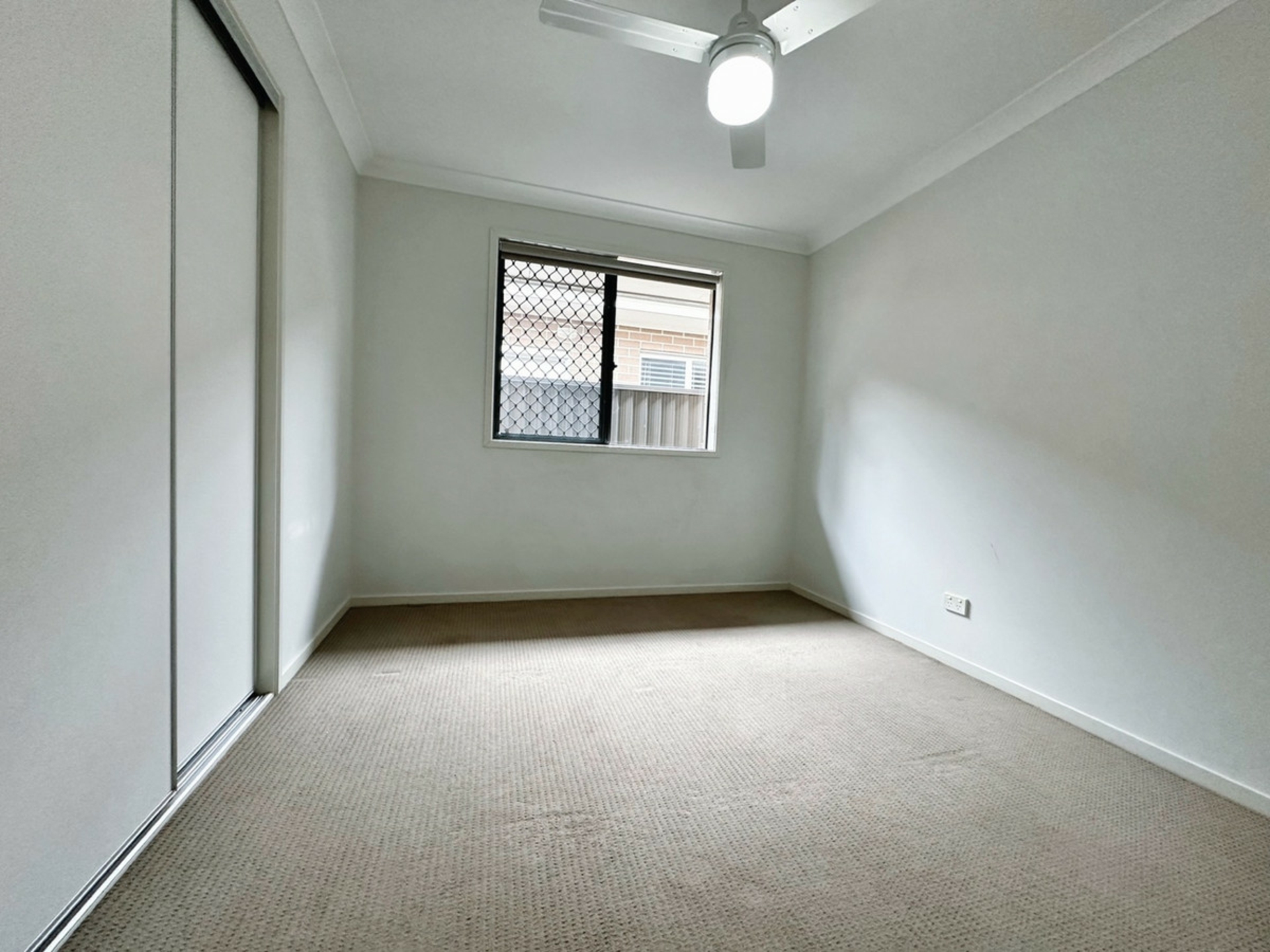 24 Bluestone Drive, GLENMORE PARK