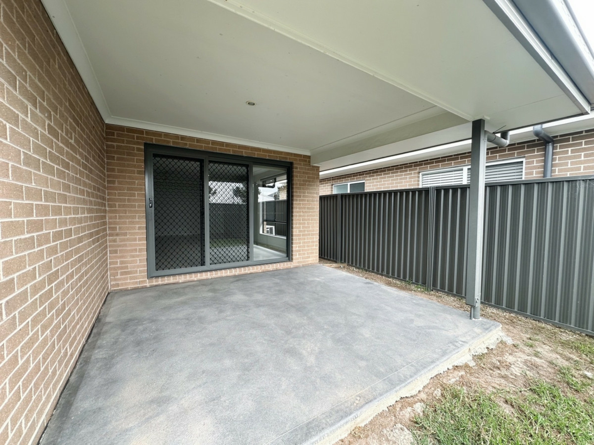 24 Bluestone Drive, GLENMORE PARK