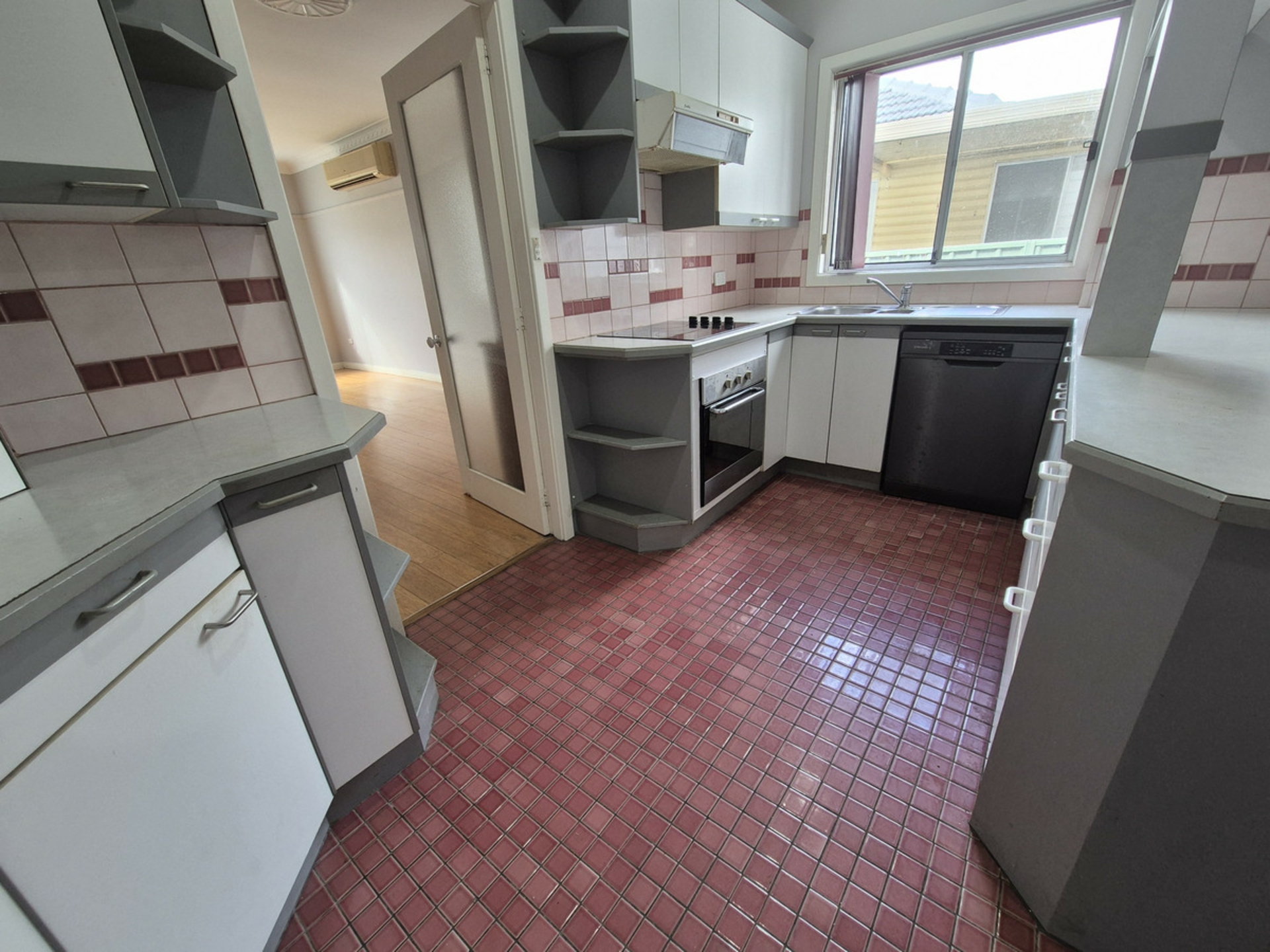 14 Dunstable Road — photo 4 of 13
