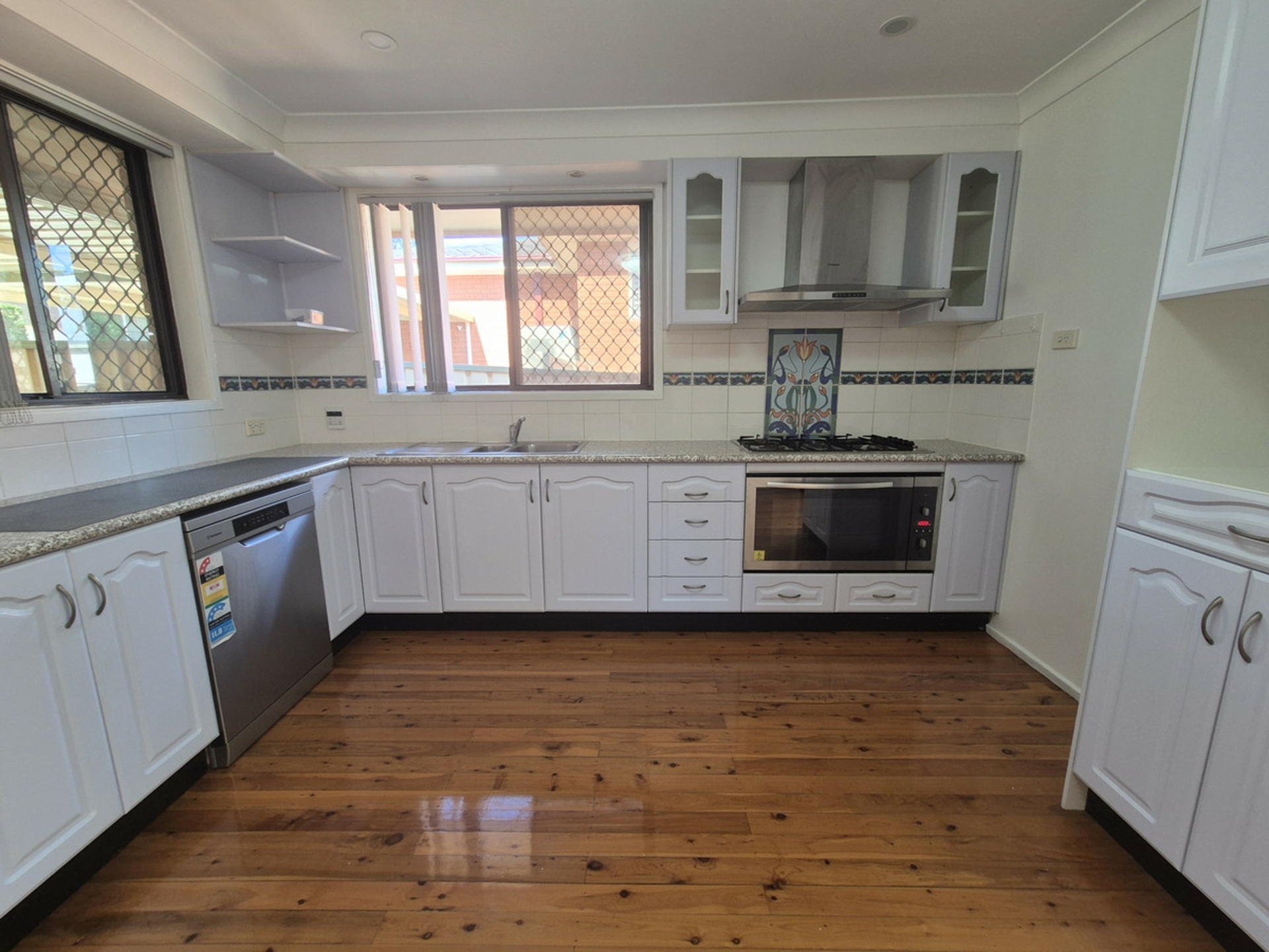 13 Lorne Street — photo 3 of 10