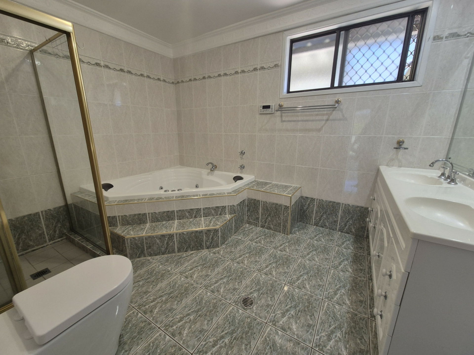 13 Lorne Street — photo 4 of 10