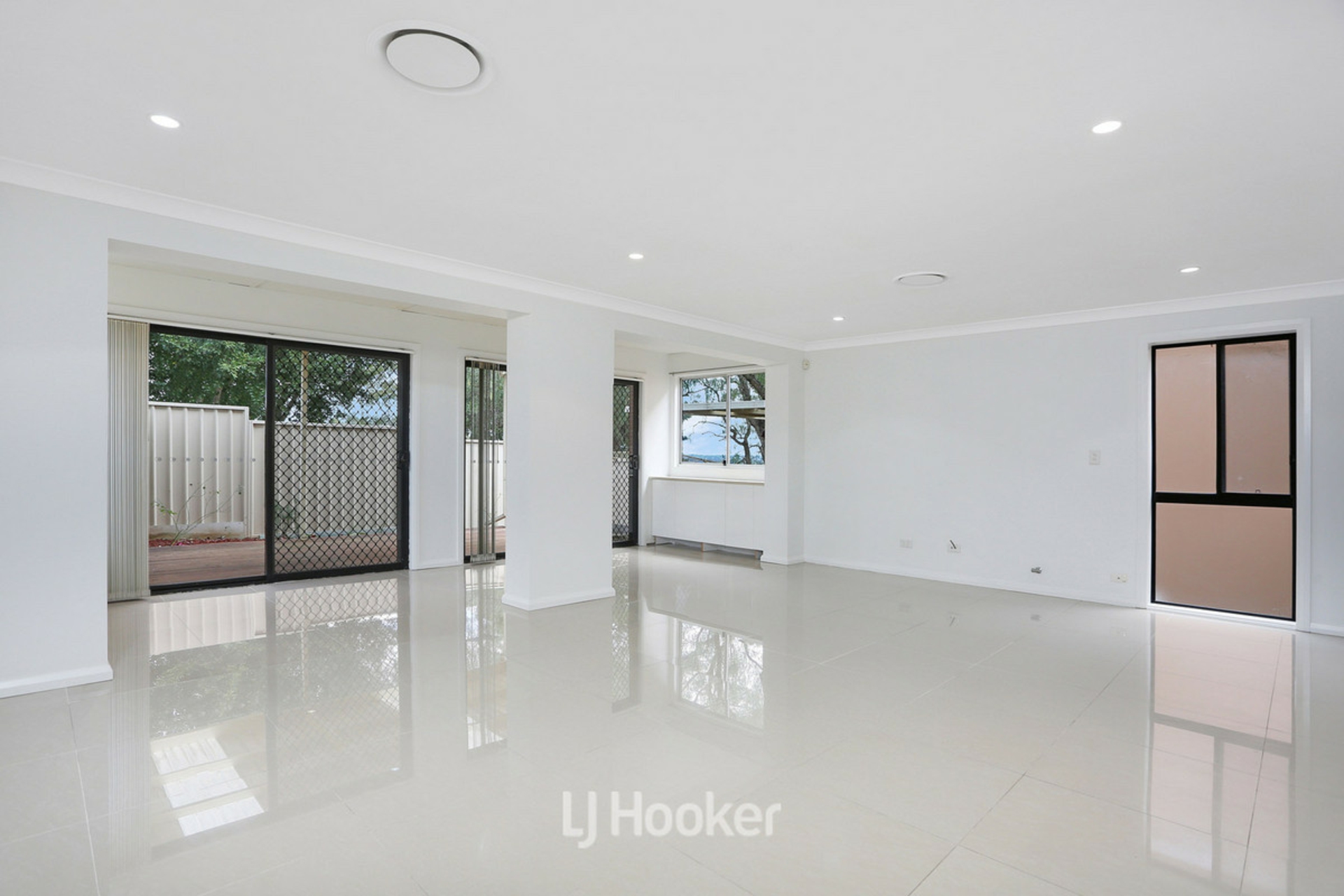 20/37 Shedworth Street — photo 3 of 16
