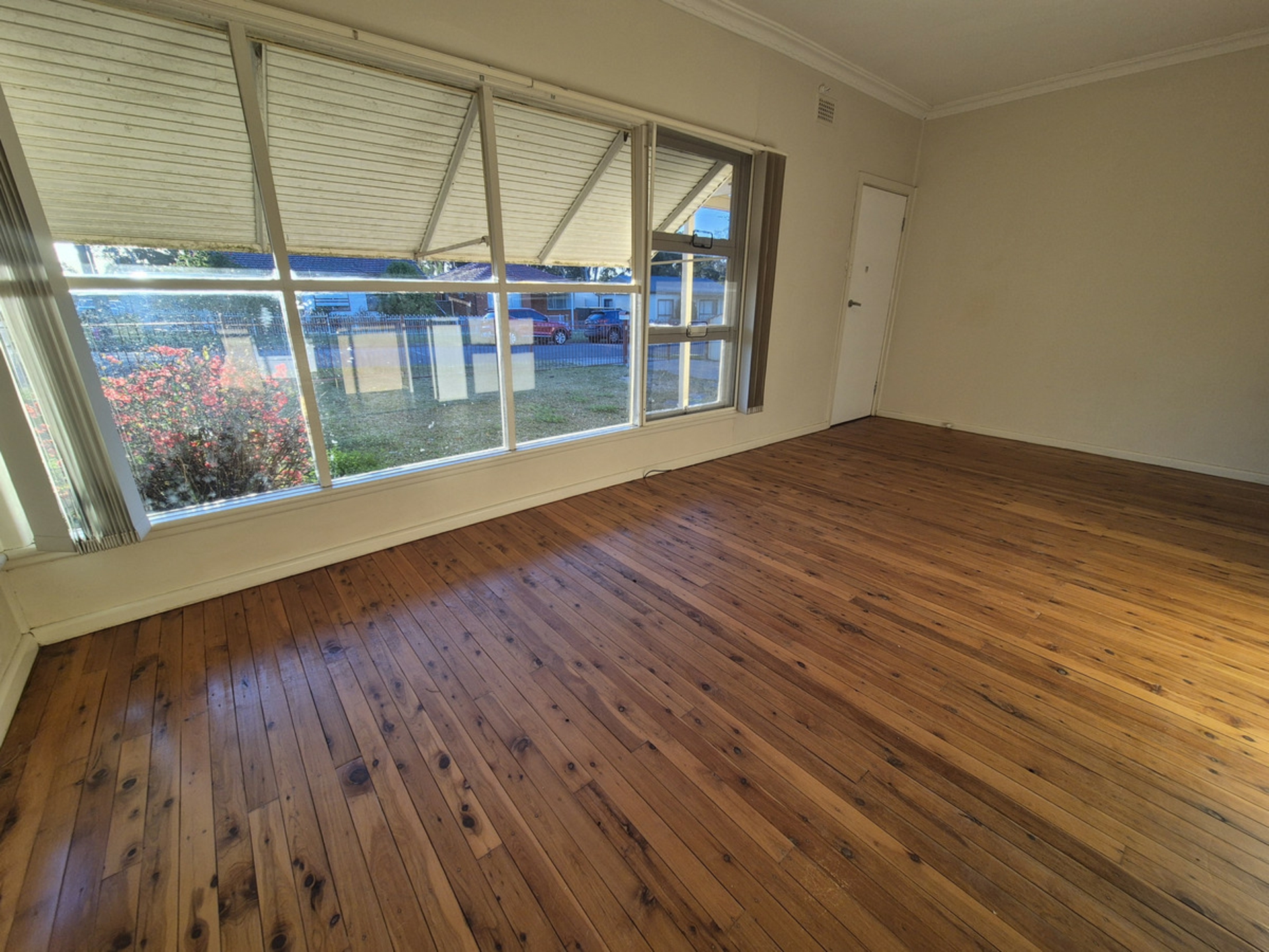 13 Woodside Avenue — photo 2 of 8