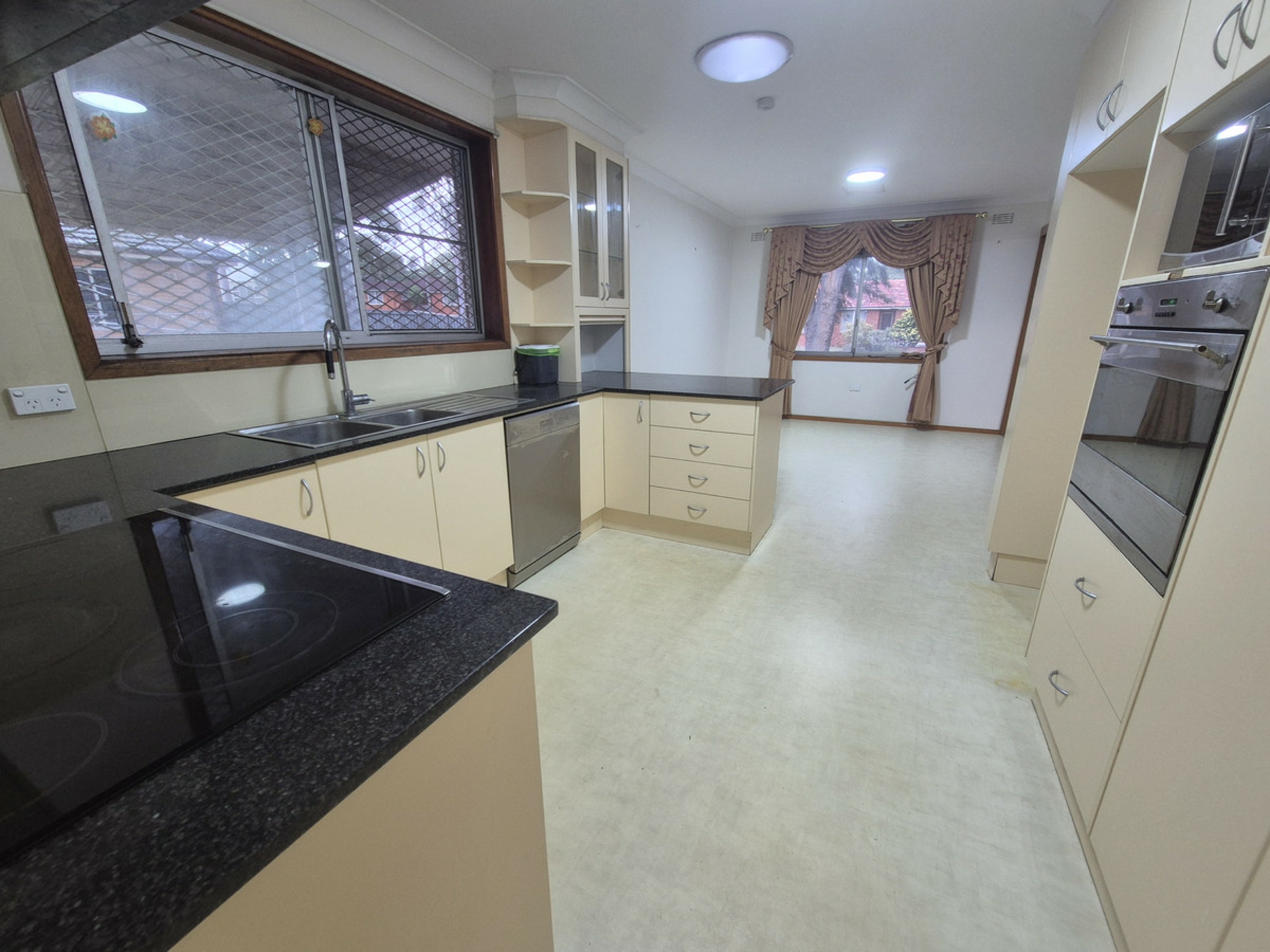 36 Craiglea Street — photo 2 of 14