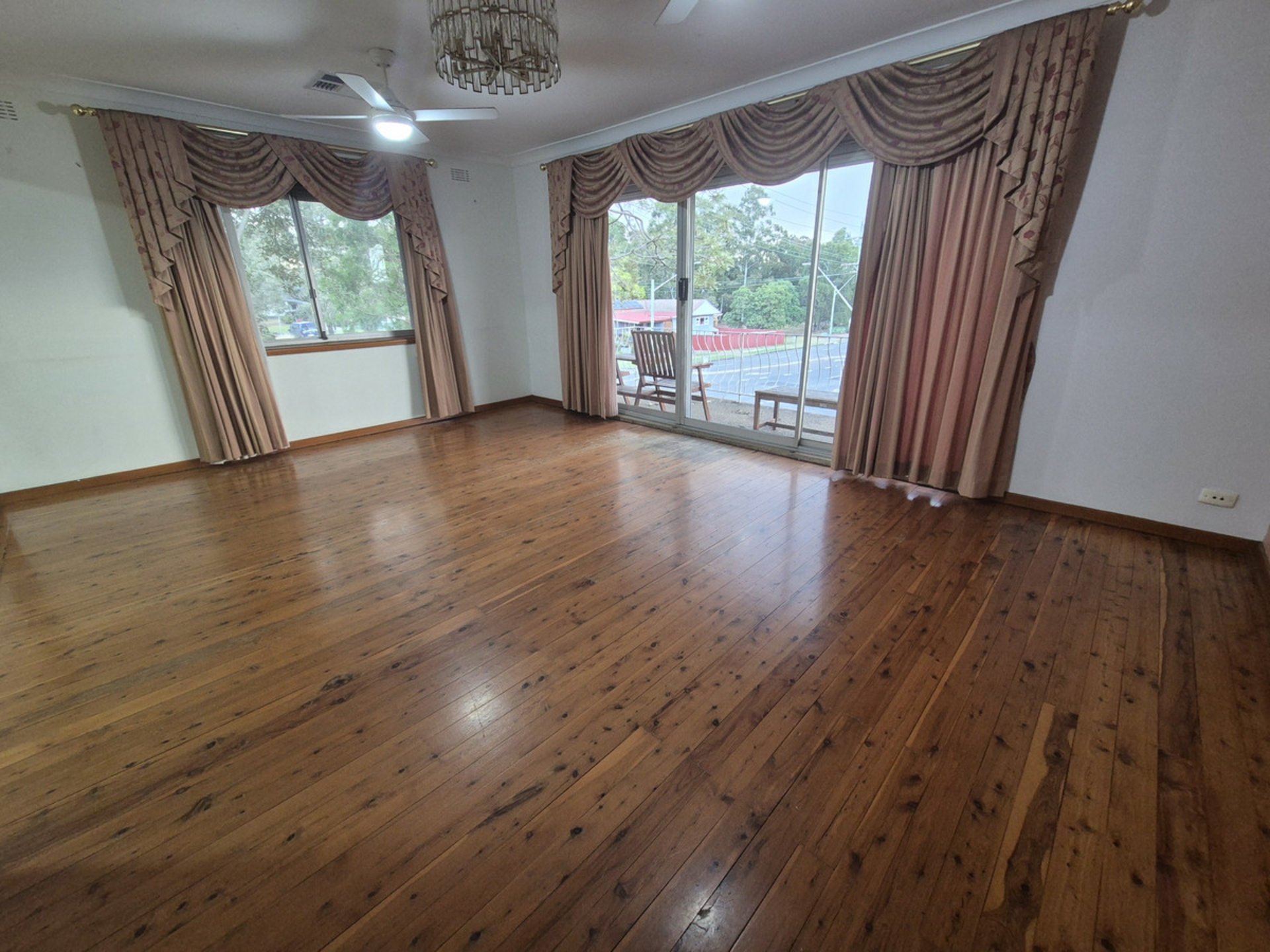 36 Craiglea Street — photo 3 of 14