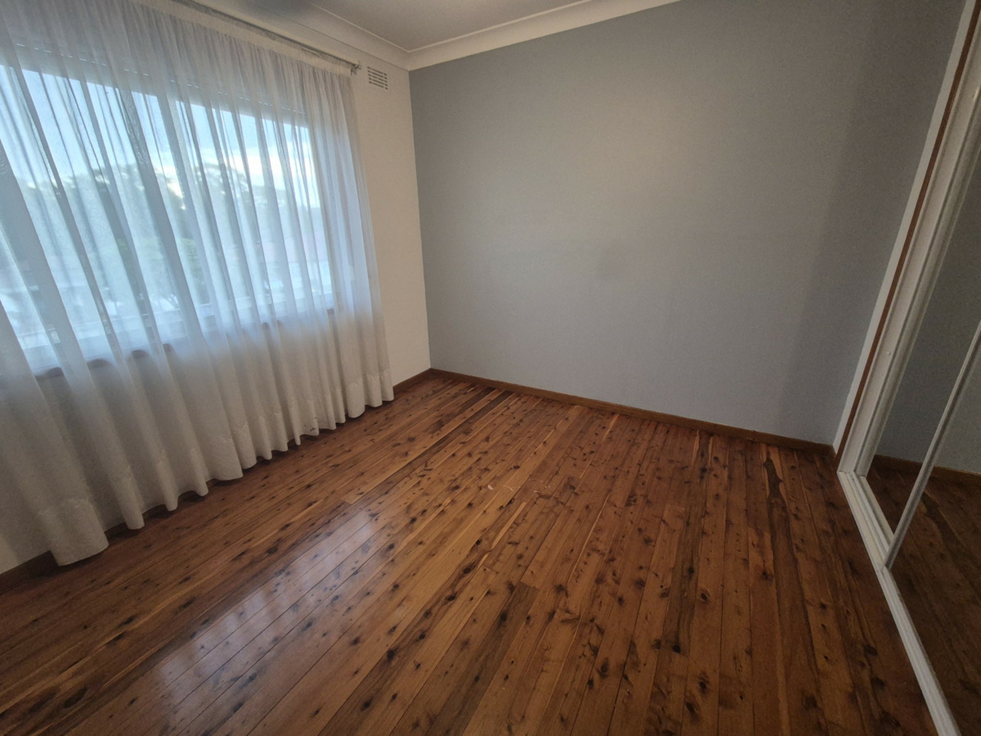 36 Craiglea Street — photo 8 of 14