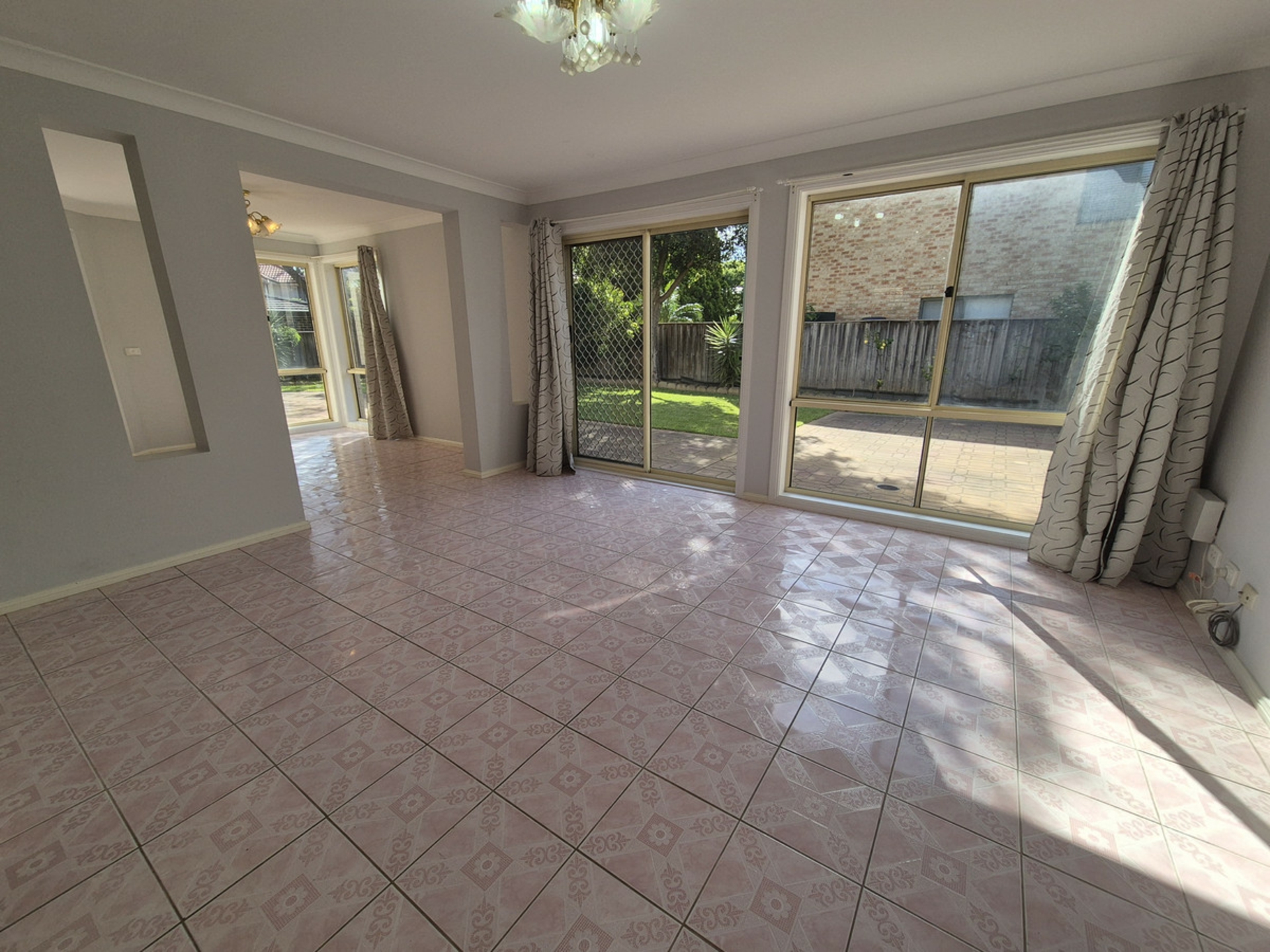 17 Burrinjuck Drive — photo 6 of 18