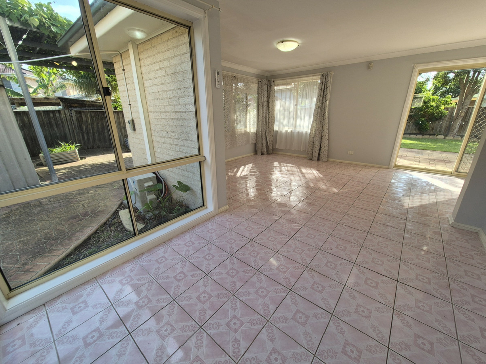 17 Burrinjuck Drive — photo 9 of 18