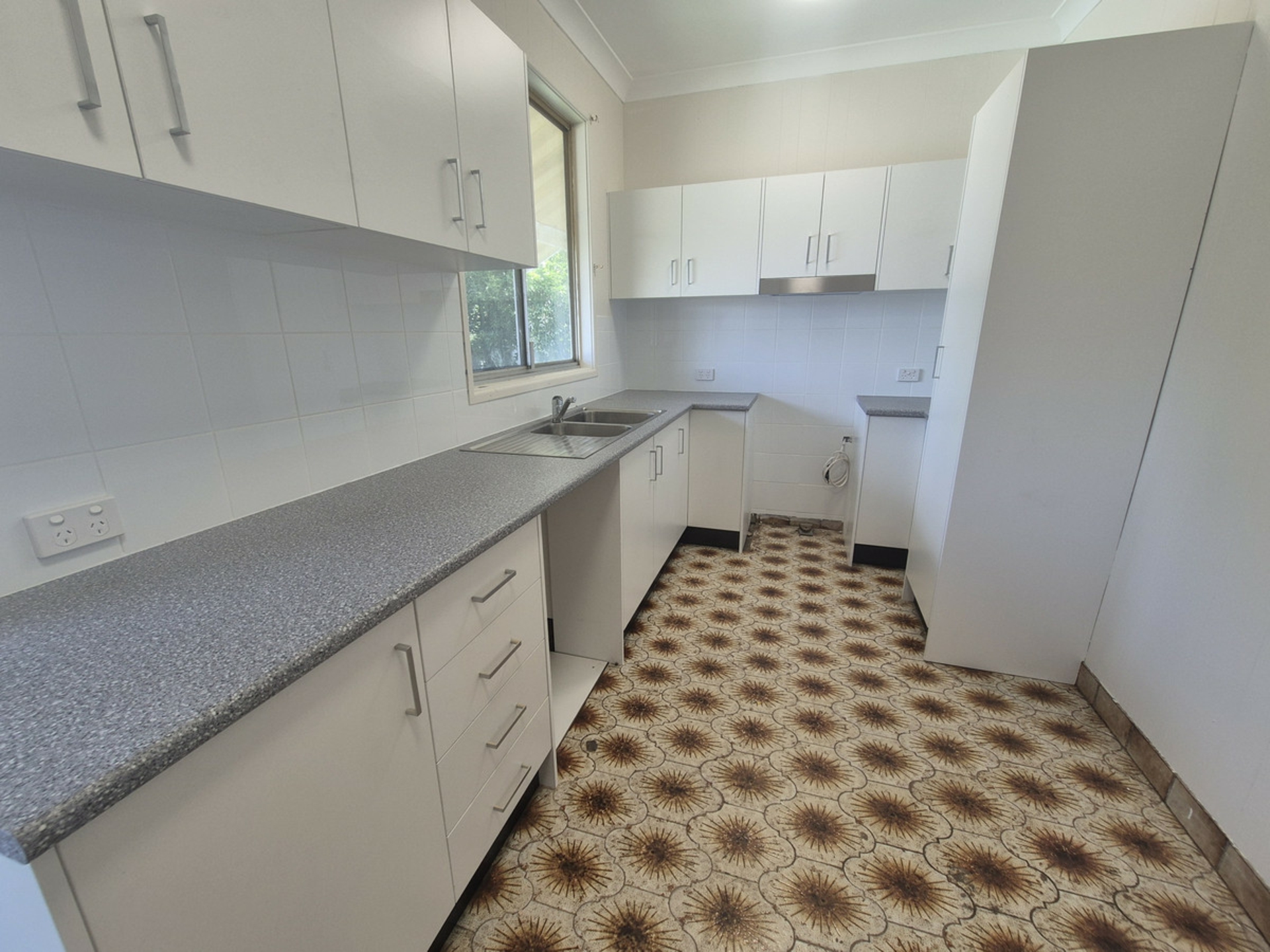 20 Cartwright Crescent — photo 2 of 11