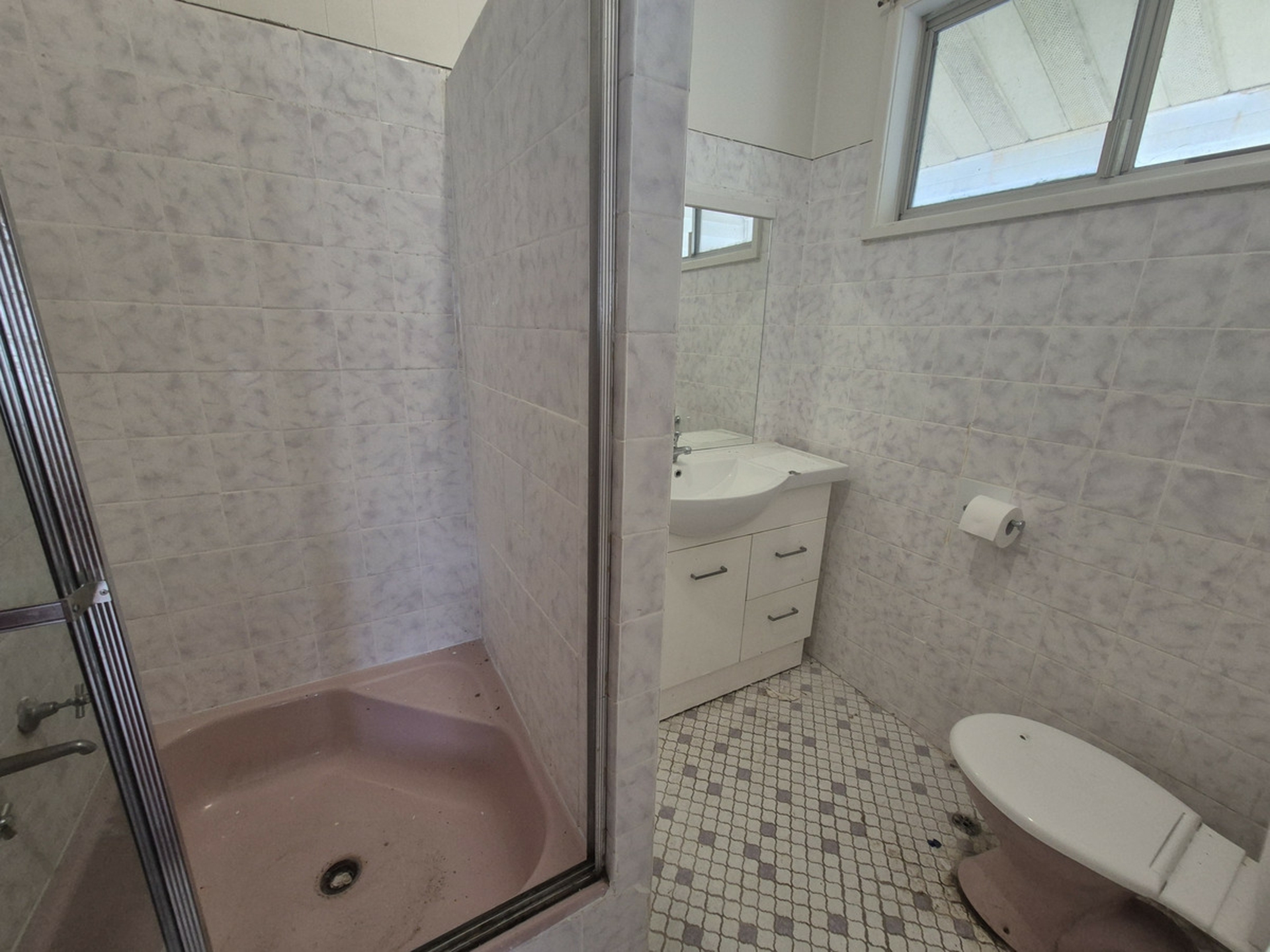 20 Cartwright Crescent — photo 4 of 11