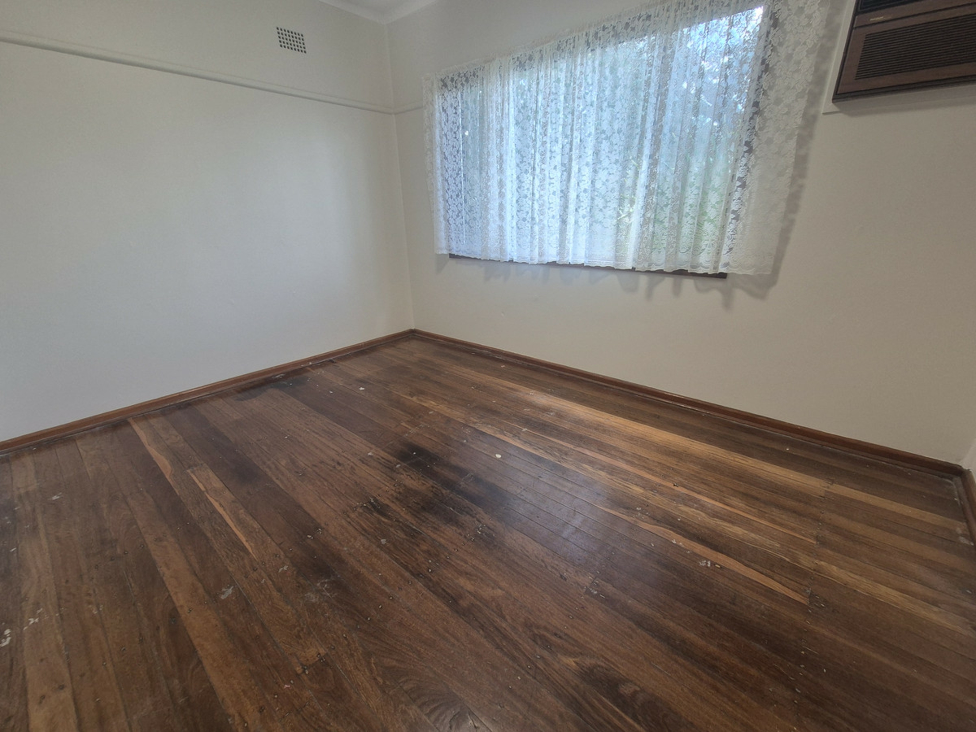 20 Cartwright Crescent — photo 5 of 11