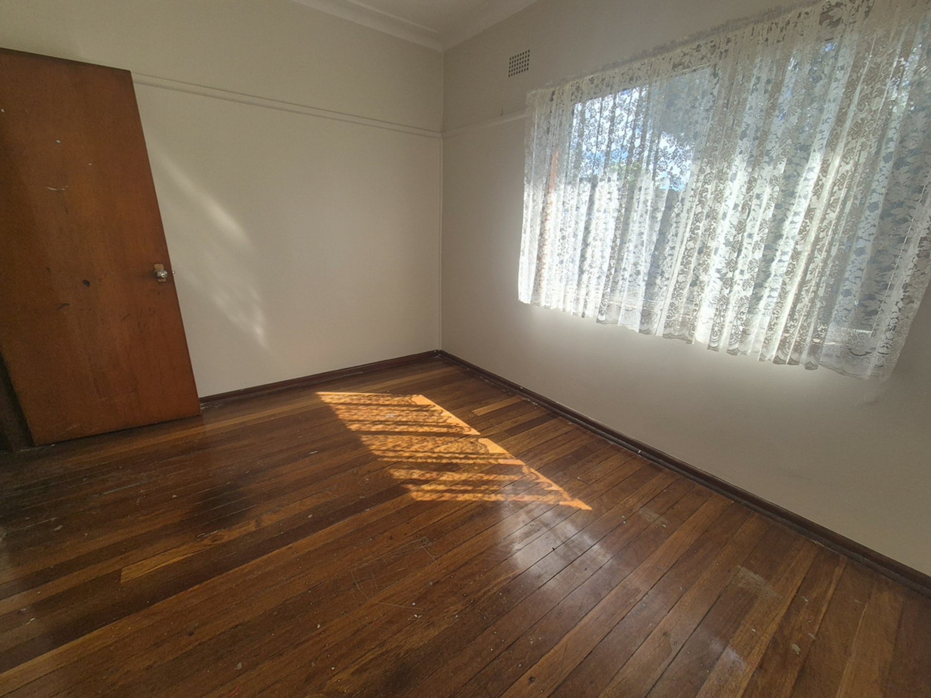 20 Cartwright Crescent — photo 6 of 11