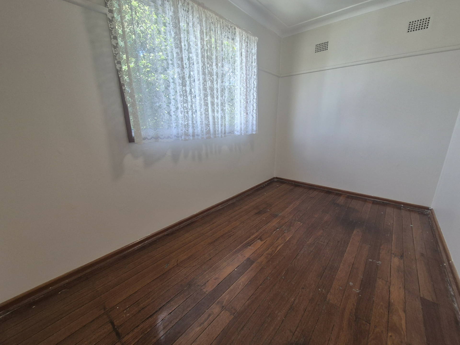20 Cartwright Crescent — photo 7 of 11