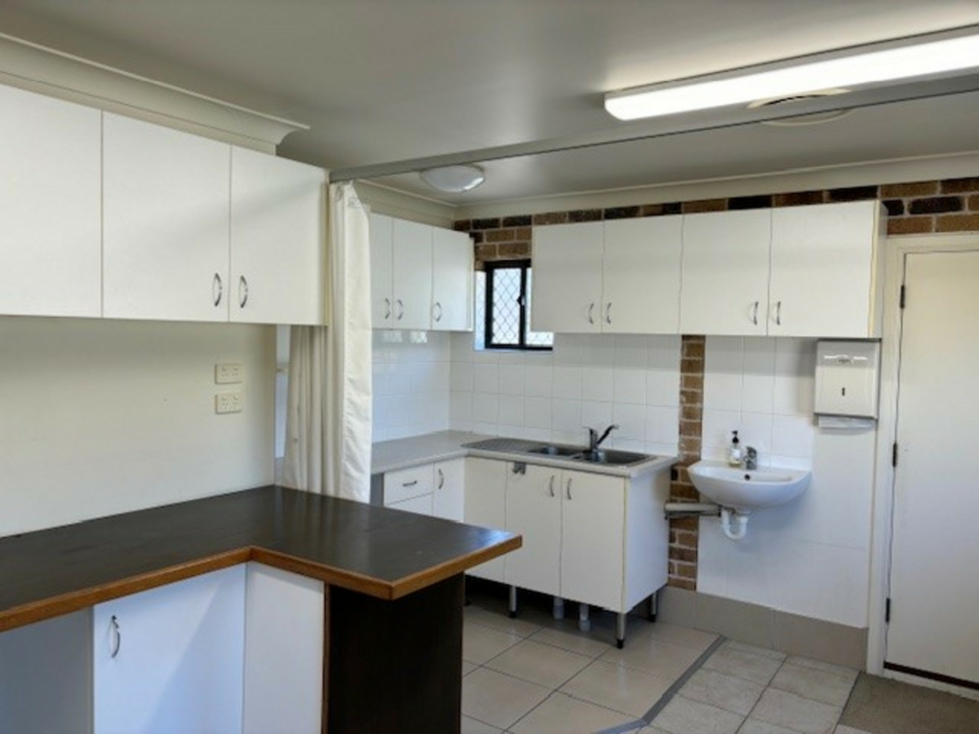 2/24 Yamba Street Yamba NSW Offices for Lease LJ Hooker