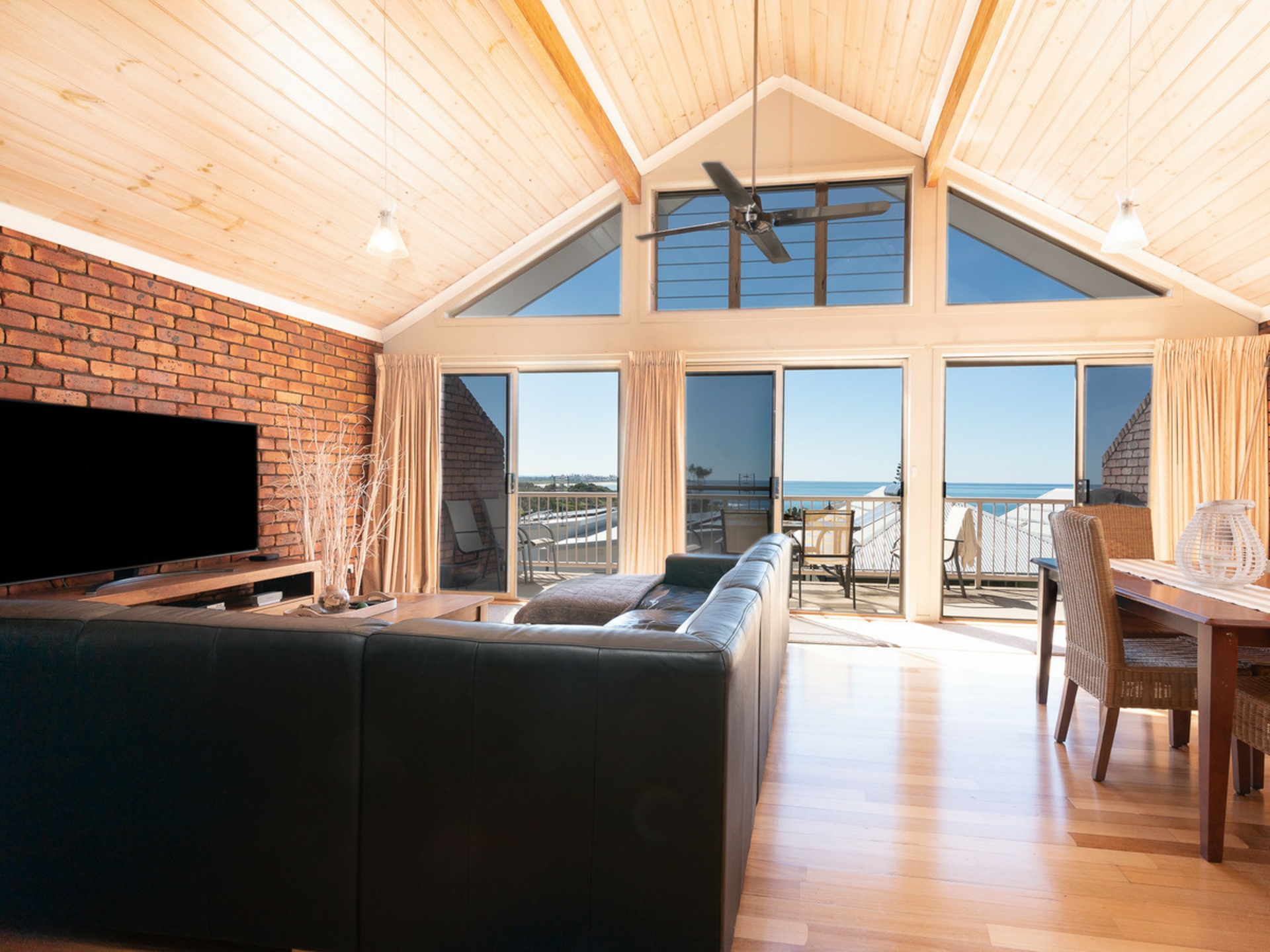 2/4 Bay Street, ANGOURIE