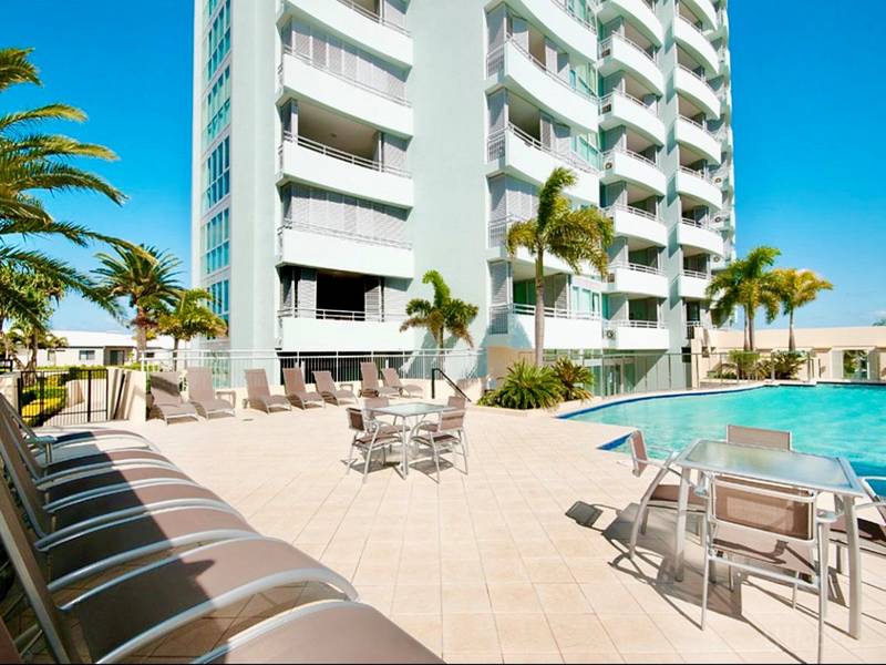 1007/360 Marine Parade, LABRADOR