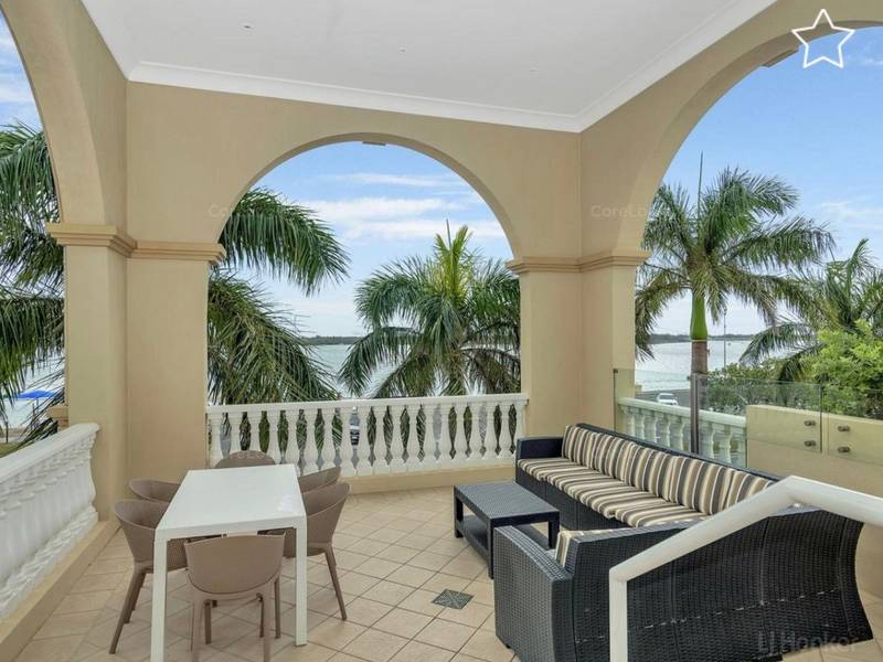 1007/360 Marine Parade, LABRADOR