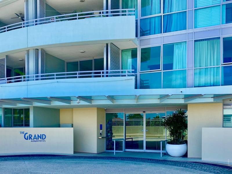 1007/360 Marine Parade, LABRADOR