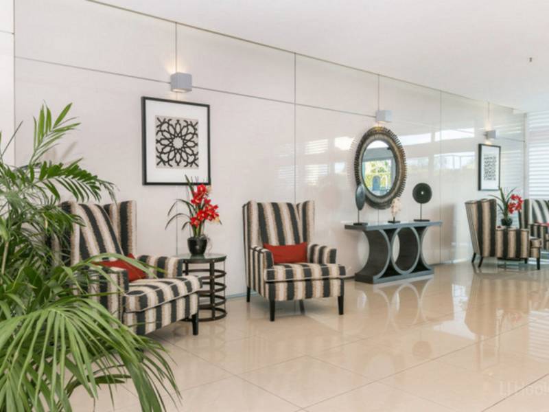1007/360 Marine Parade, LABRADOR