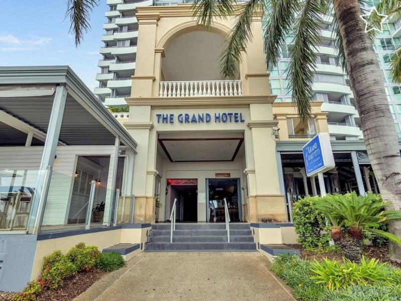 1007/360 Marine Parade, LABRADOR