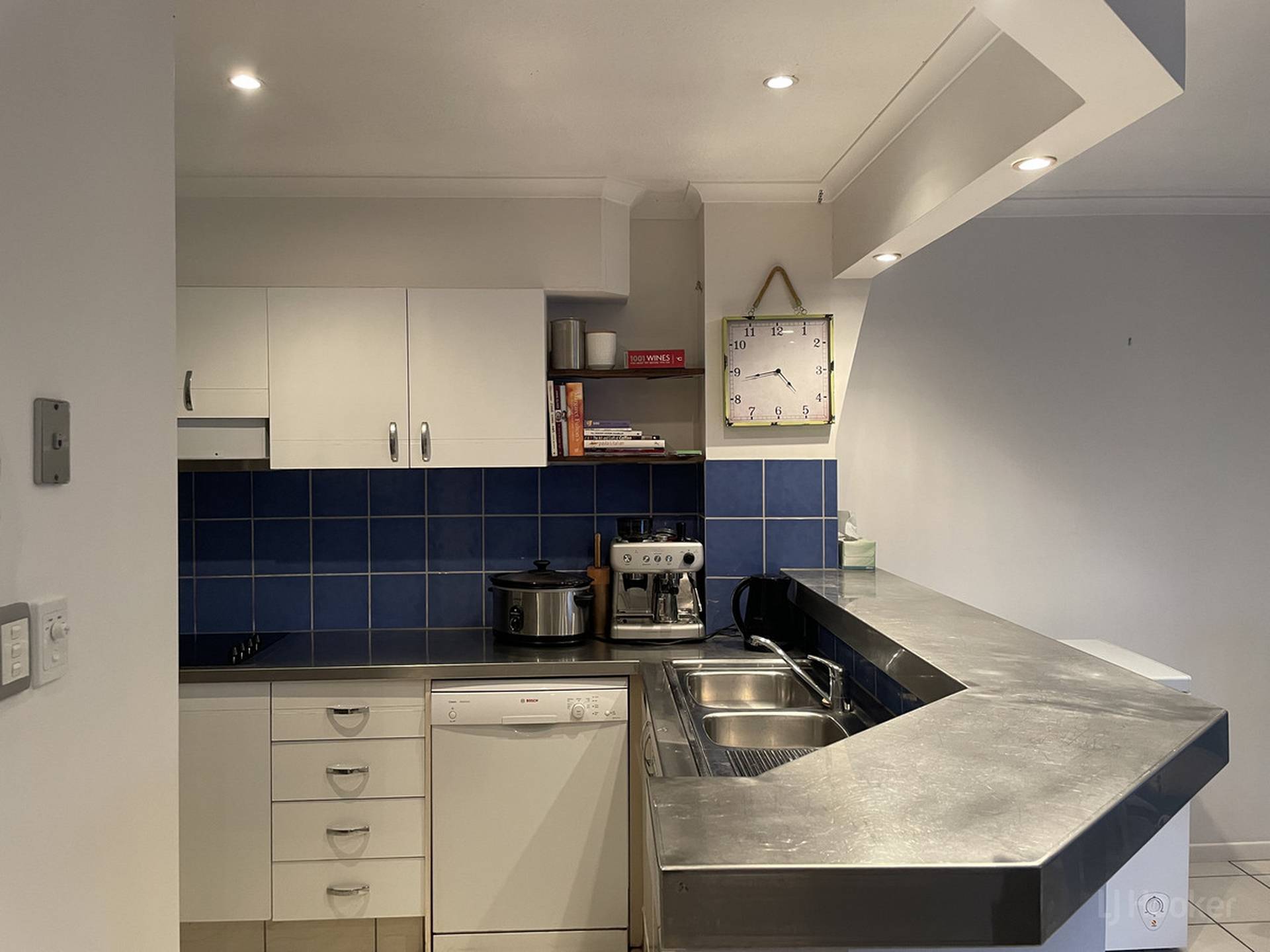 10/4 Madang Crescent, RUNAWAY BAY