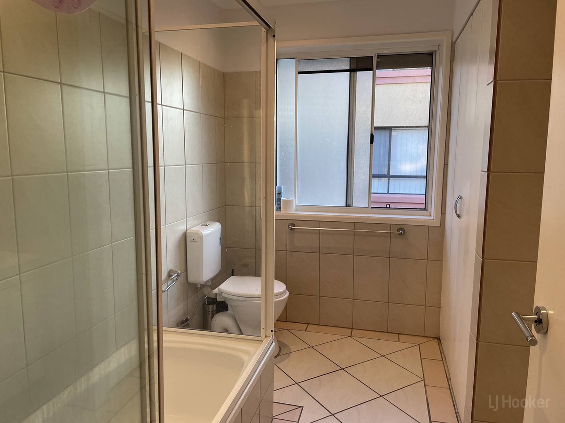 10/4 Madang Crescent, RUNAWAY BAY