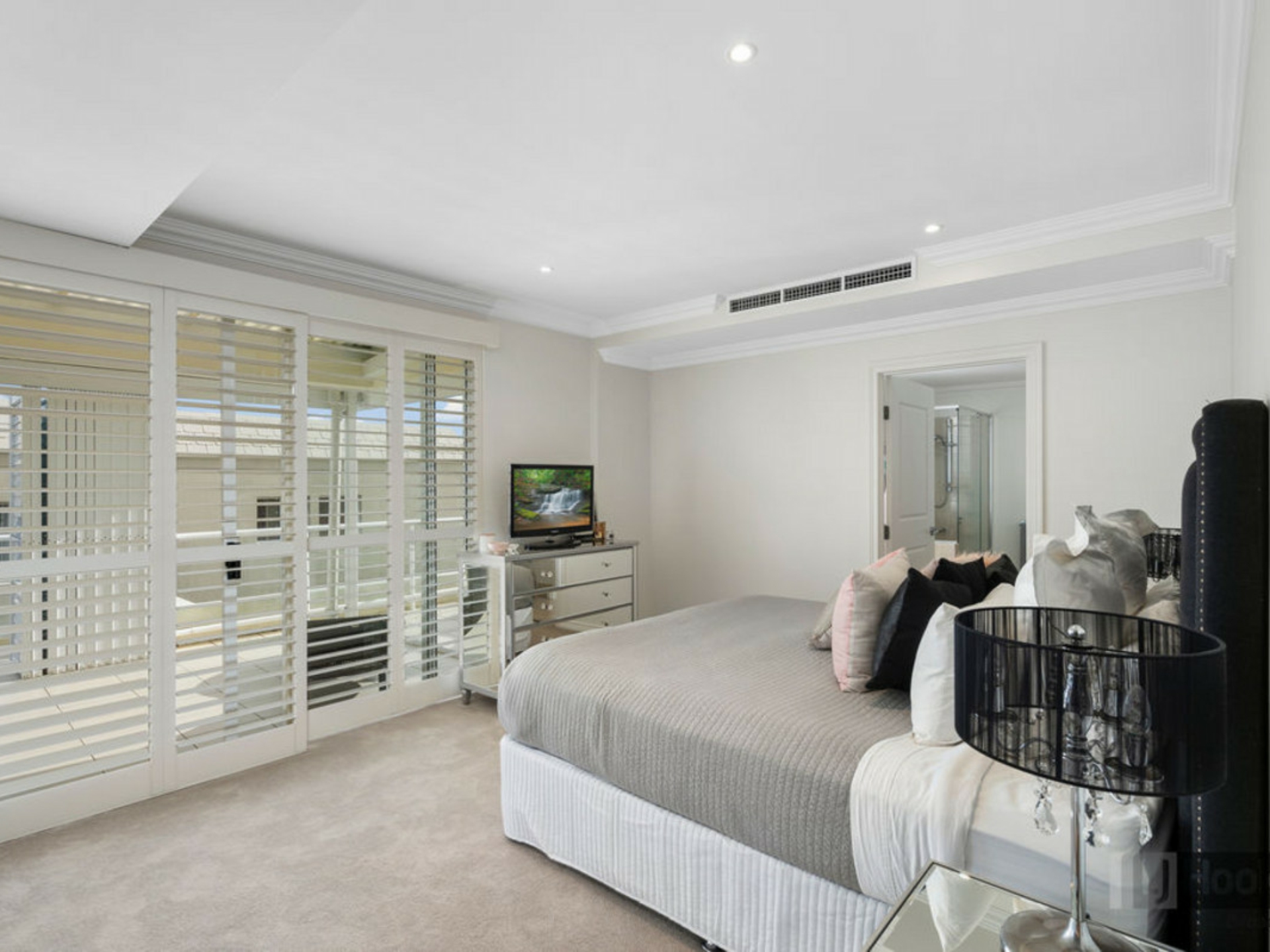 301/212-214 Marine Parade, LABRADOR