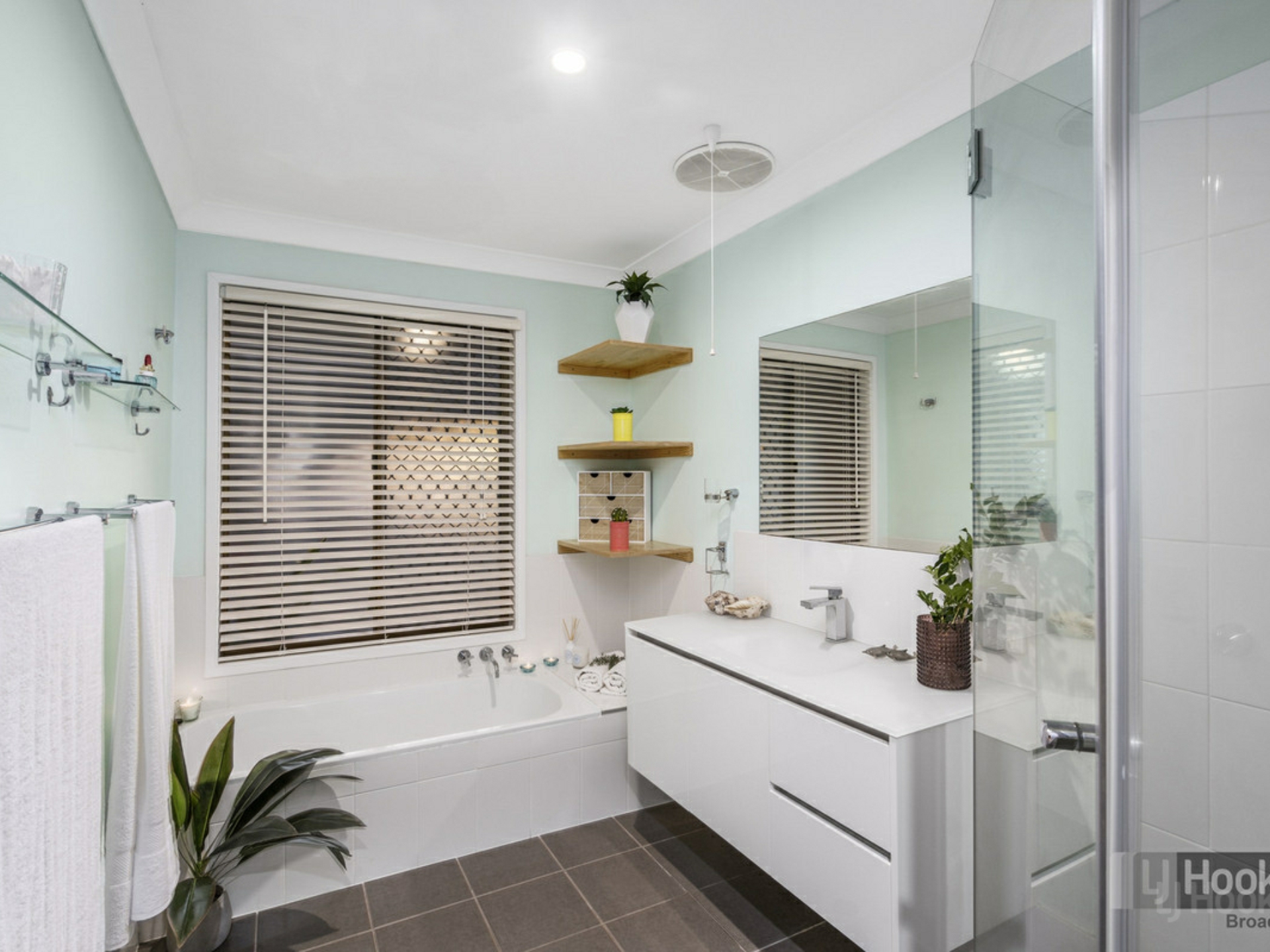 4 Equinox Court, MUDGEERABA