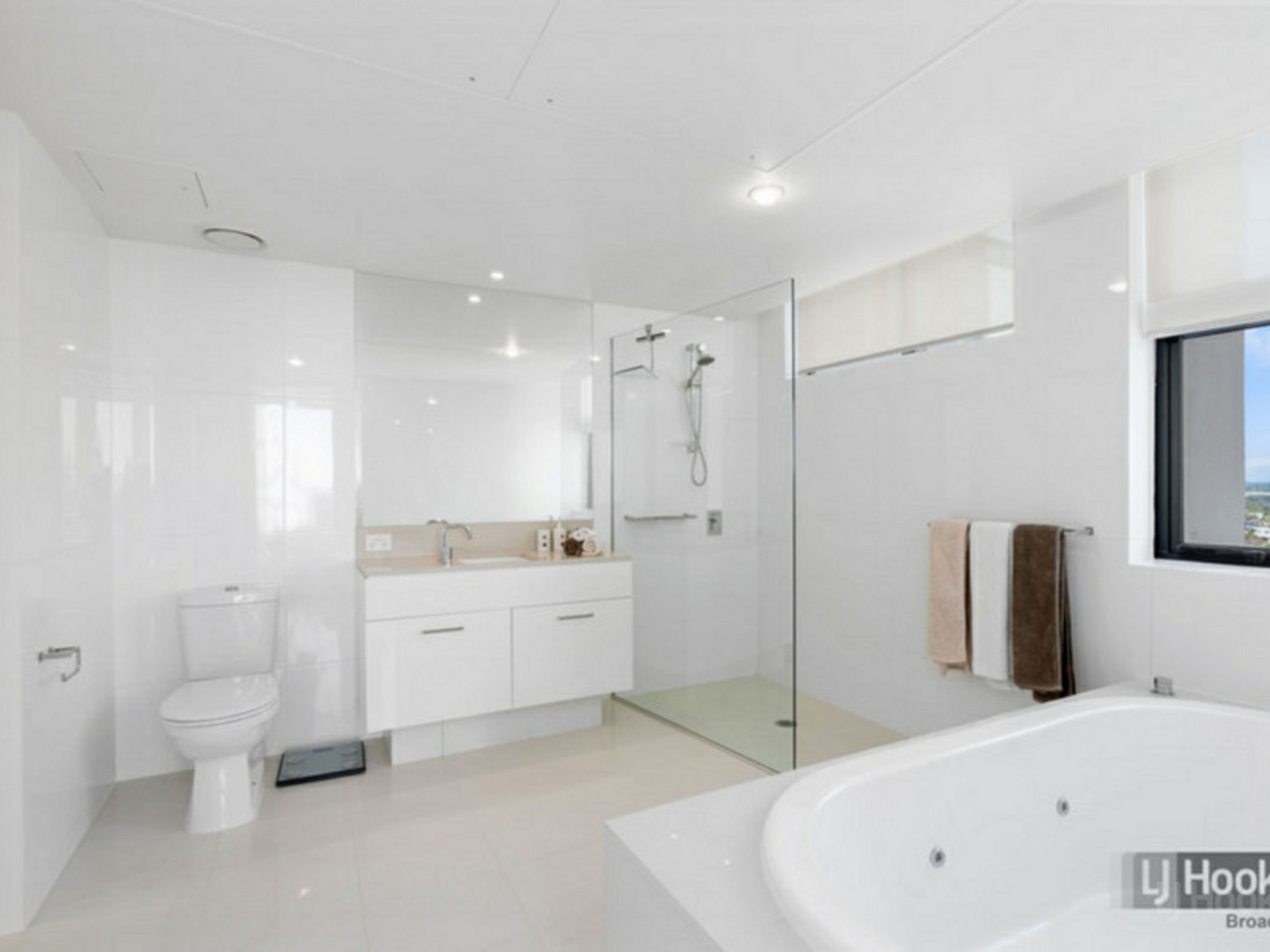 1001/230 Marine Parade, LABRADOR