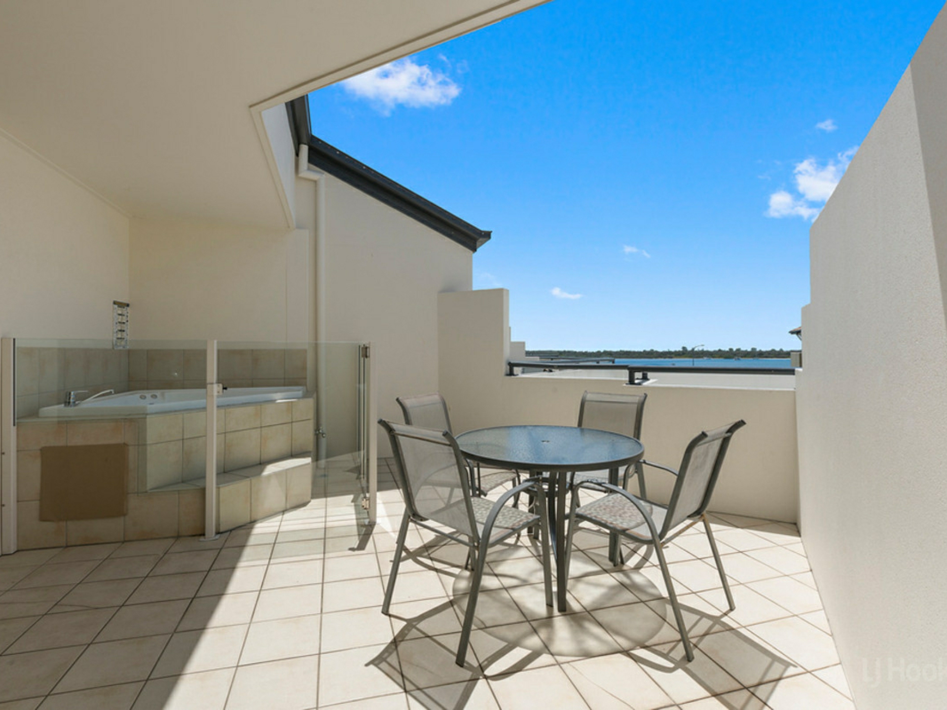 307/392 Marine Parade, LABRADOR